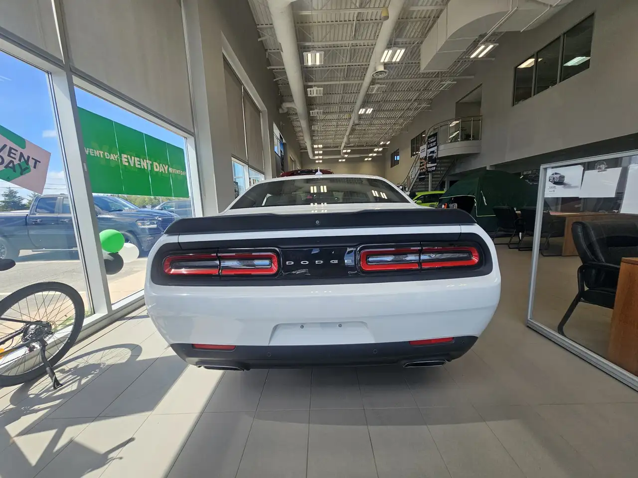 Dodge Challenger снимка Dodge Challenger