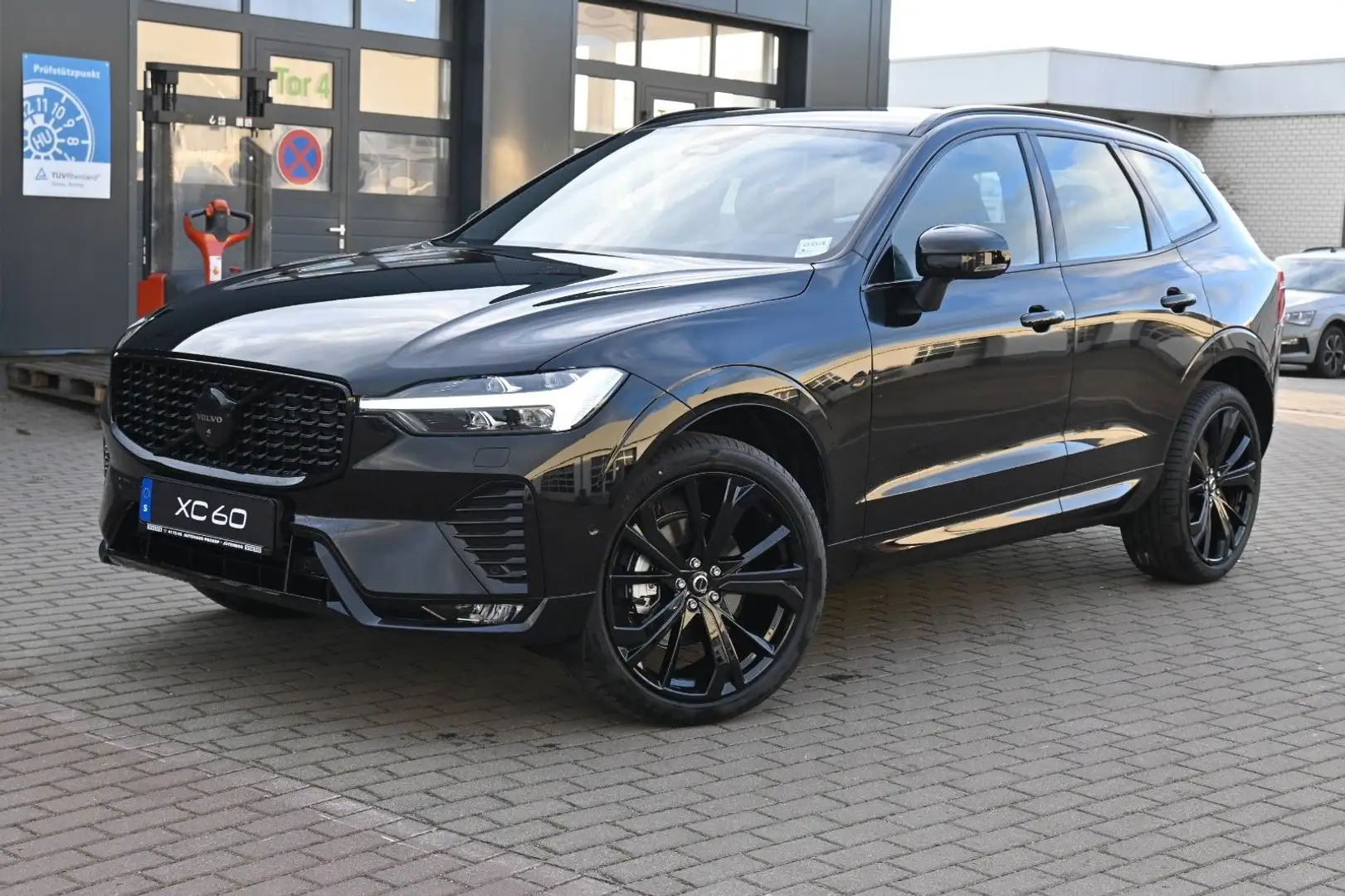 Volvo XC60 B5 AWD Plus Black Edition*H&K*360°*ACC*AHK Schwarz - 1