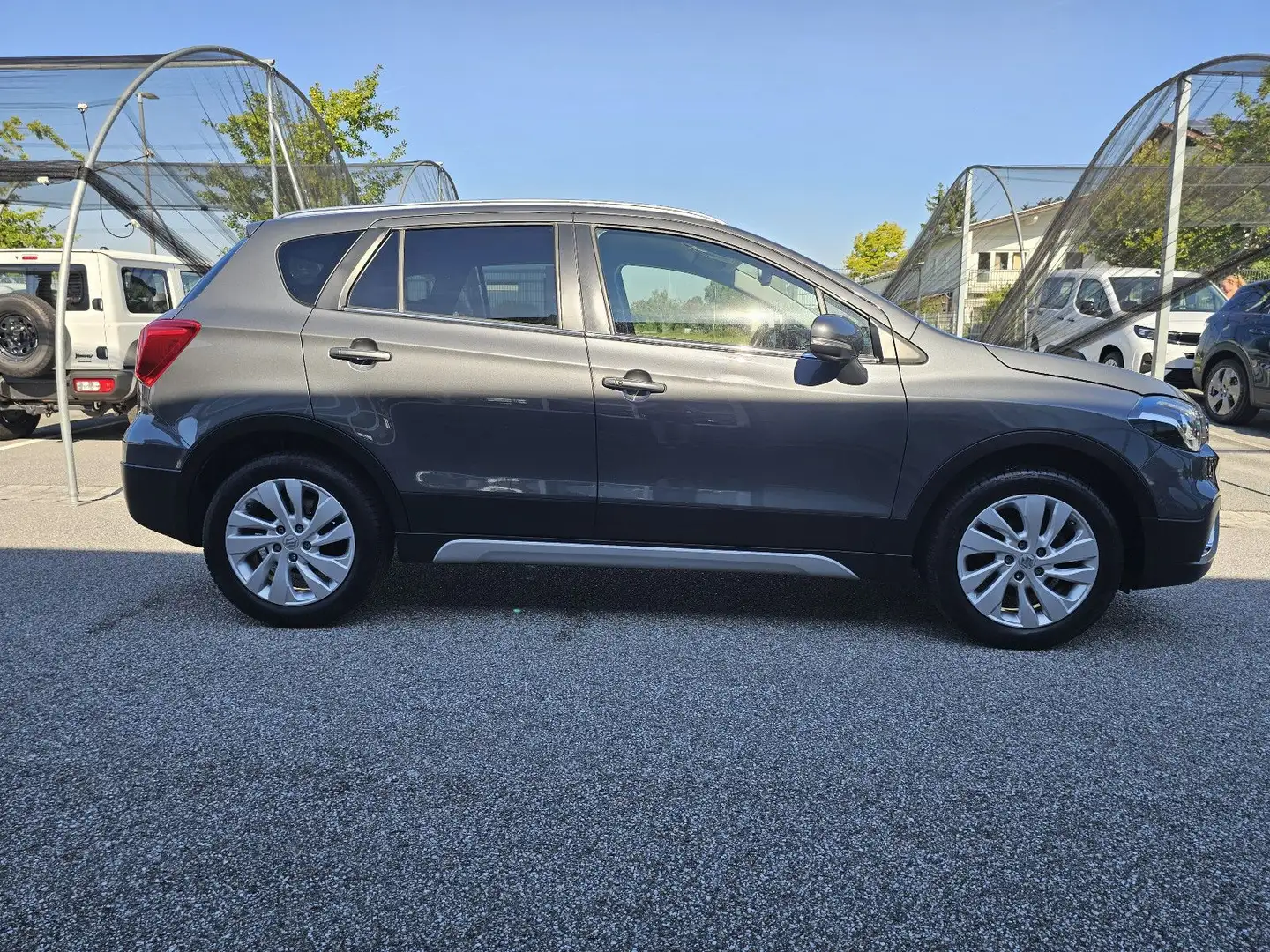 Suzuki (SX4) S-Cross Hybrid 4x4 Allgrip comfort 8xRäder Grau - 2