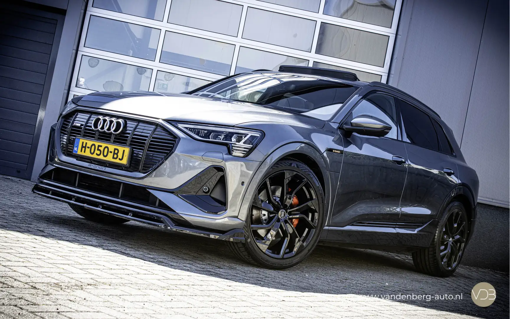 Audi e-tron 50 Quattro 3x S-Line 22inch Pano Black Edition Ori Gris - 1