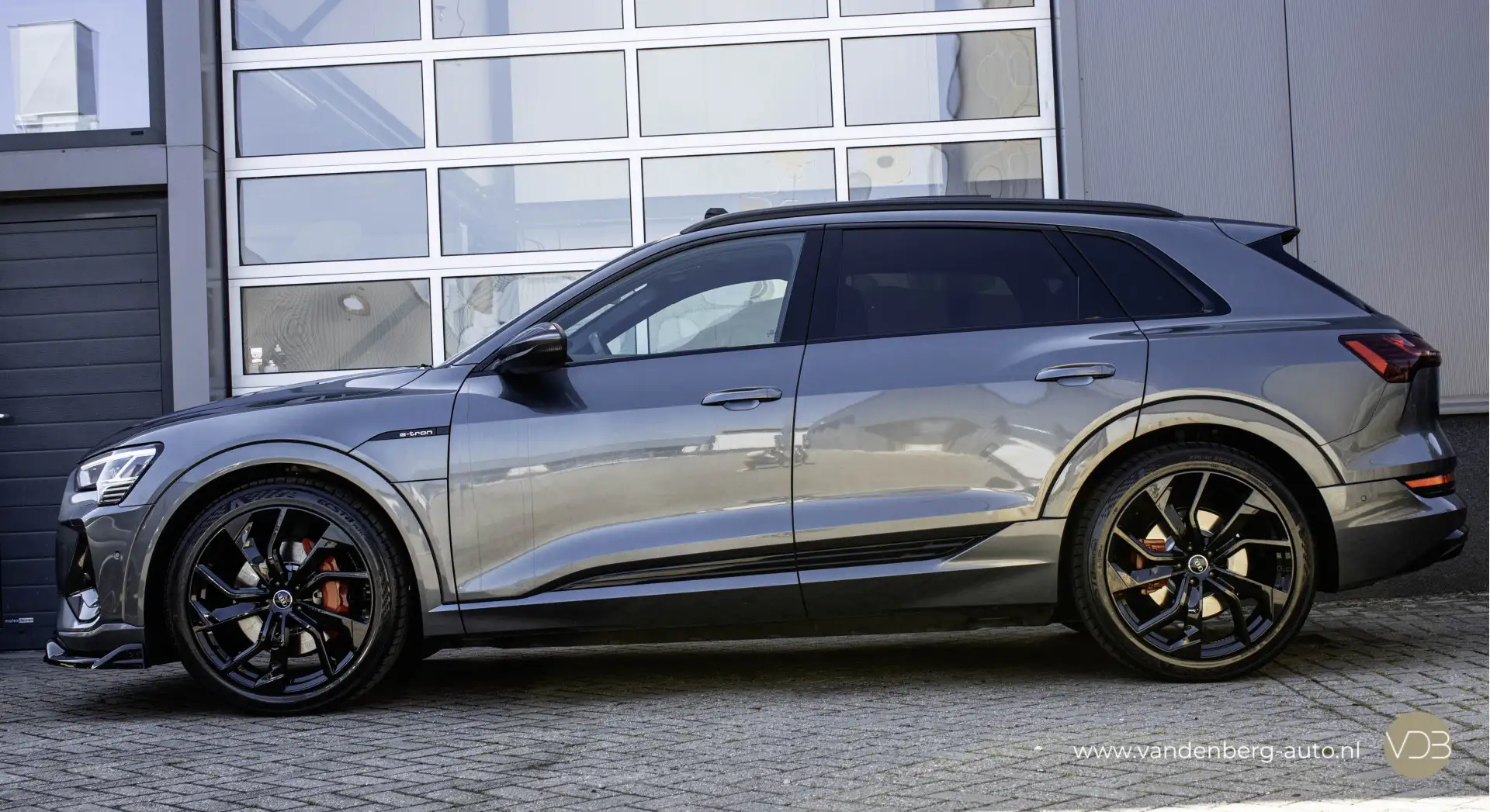 Audi e-tron 50 Quattro 3x S-Line 22inch Pano Black Edition Ori Gris - 2