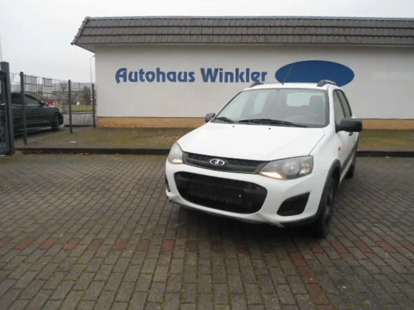 Lada Kalina Kalina II Kombi Cross, Anhängekupplung, Klima Weiß - 1