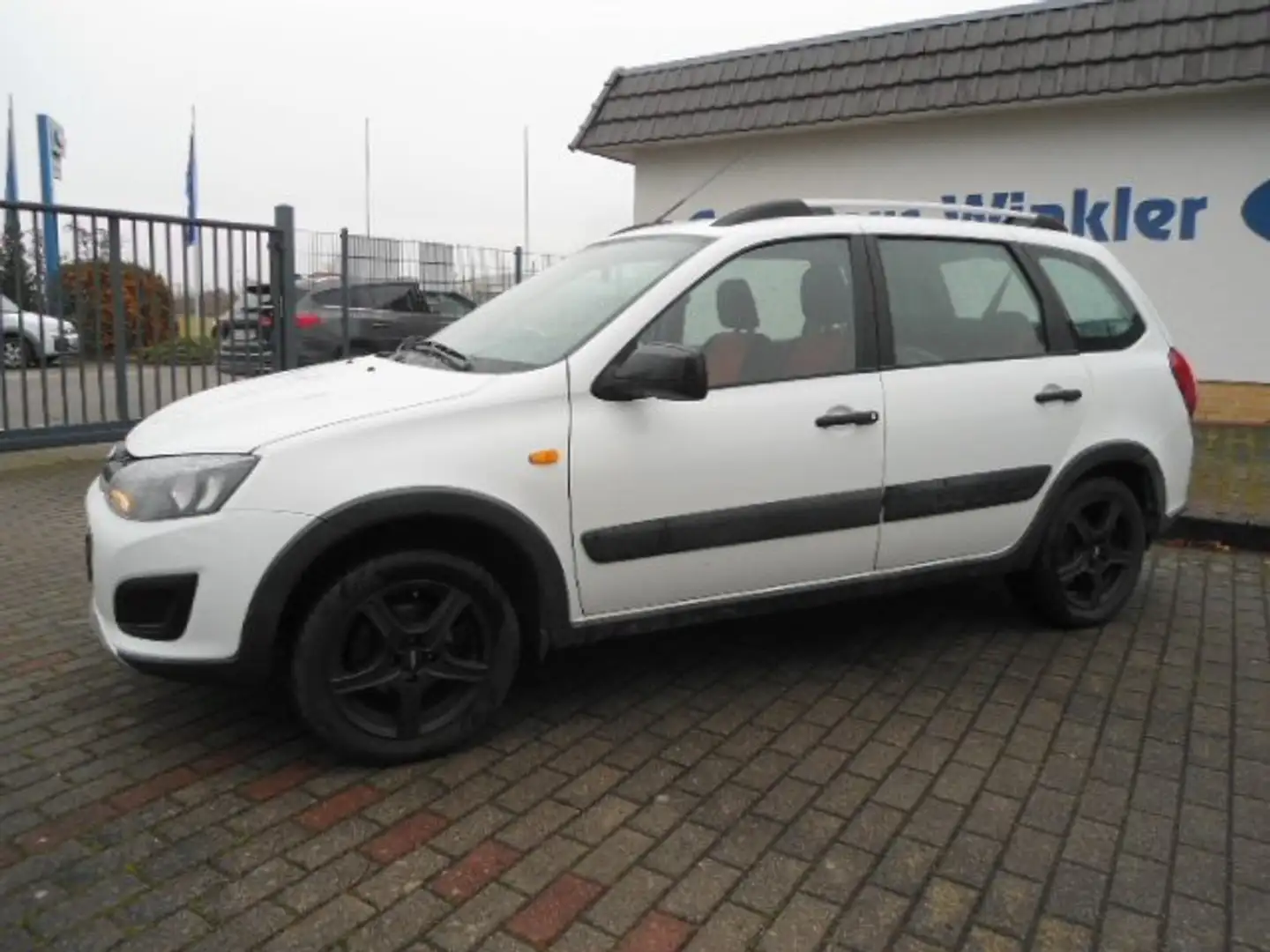 Lada Kalina Kalina II Kombi Cross, Anhängekupplung, Klima Weiß - 2