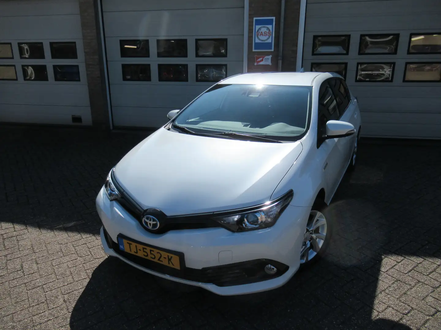 Toyota Auris 1.8 Hybrid Dynamic Go PARELMOERLAK Blanc - 1