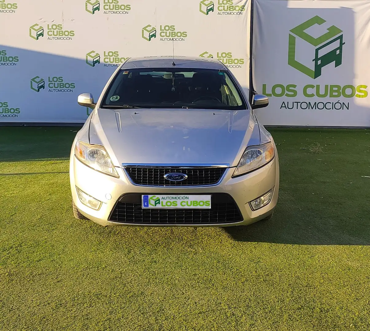 Ford Mondeo 1.8TDCi Ambiente Béžová - 2