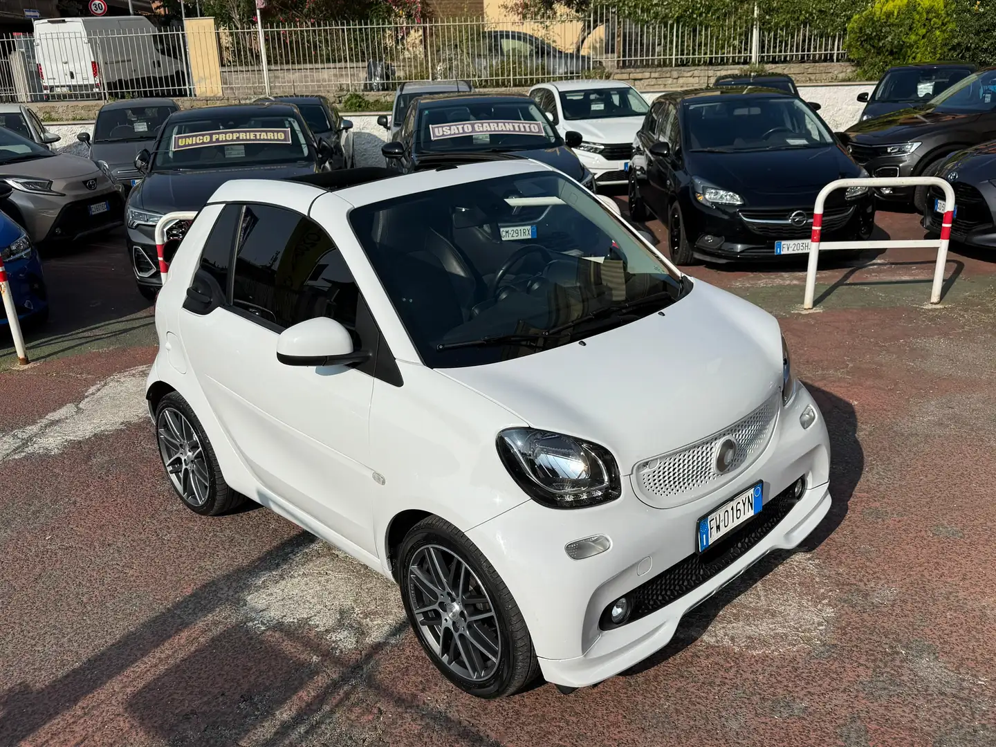 smart forTwo CABRIO 71cv *ALLESTIMENTO BRABUS Bianco - 2