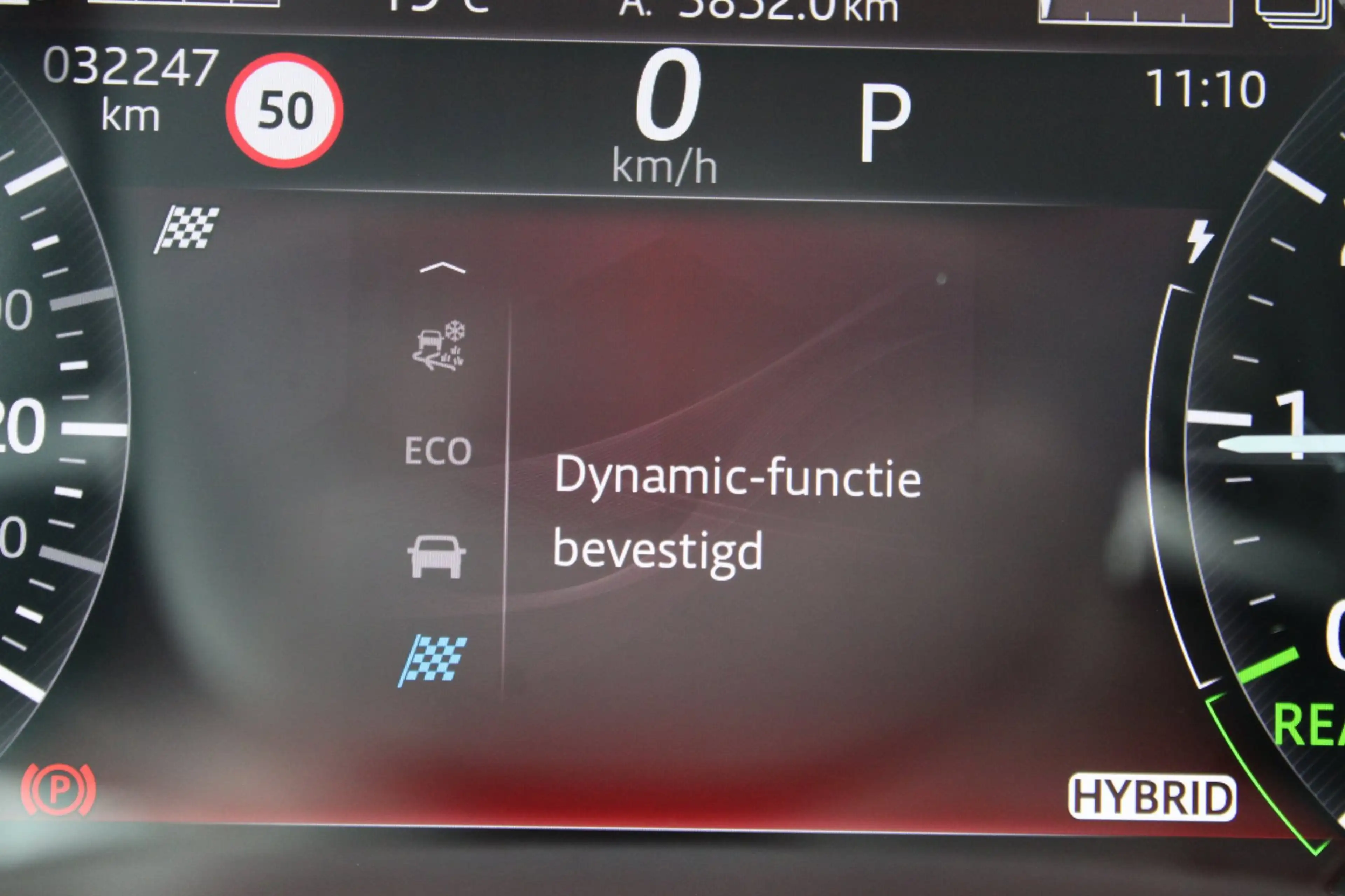 Jaguar E-Pace 1.5 P300e AWD R-Dynamic HSE | panoramadak | meridi — photo 13