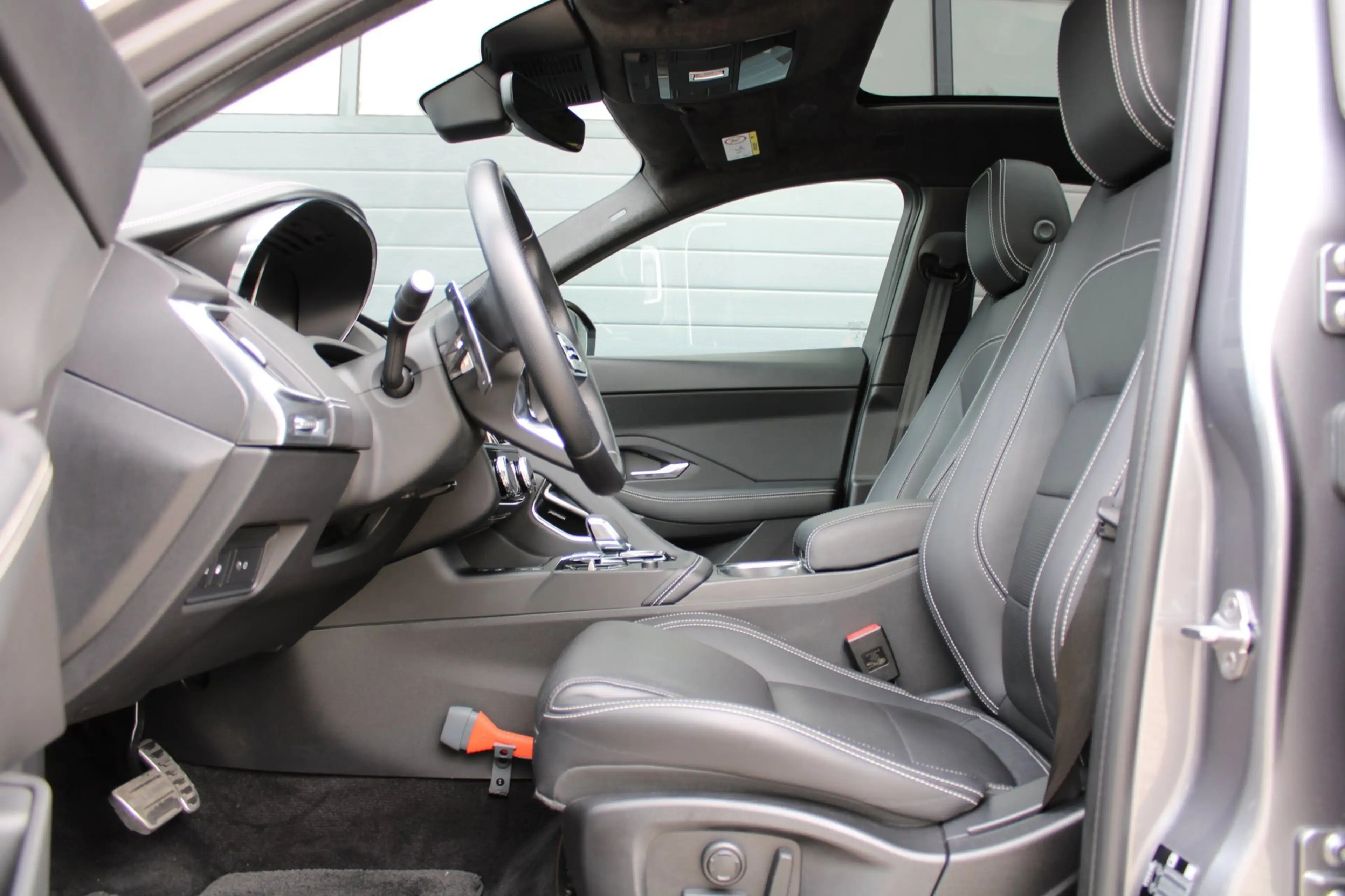 Jaguar E-Pace 1.5 P300e AWD R-Dynamic HSE | panoramadak | meridi — photo 19