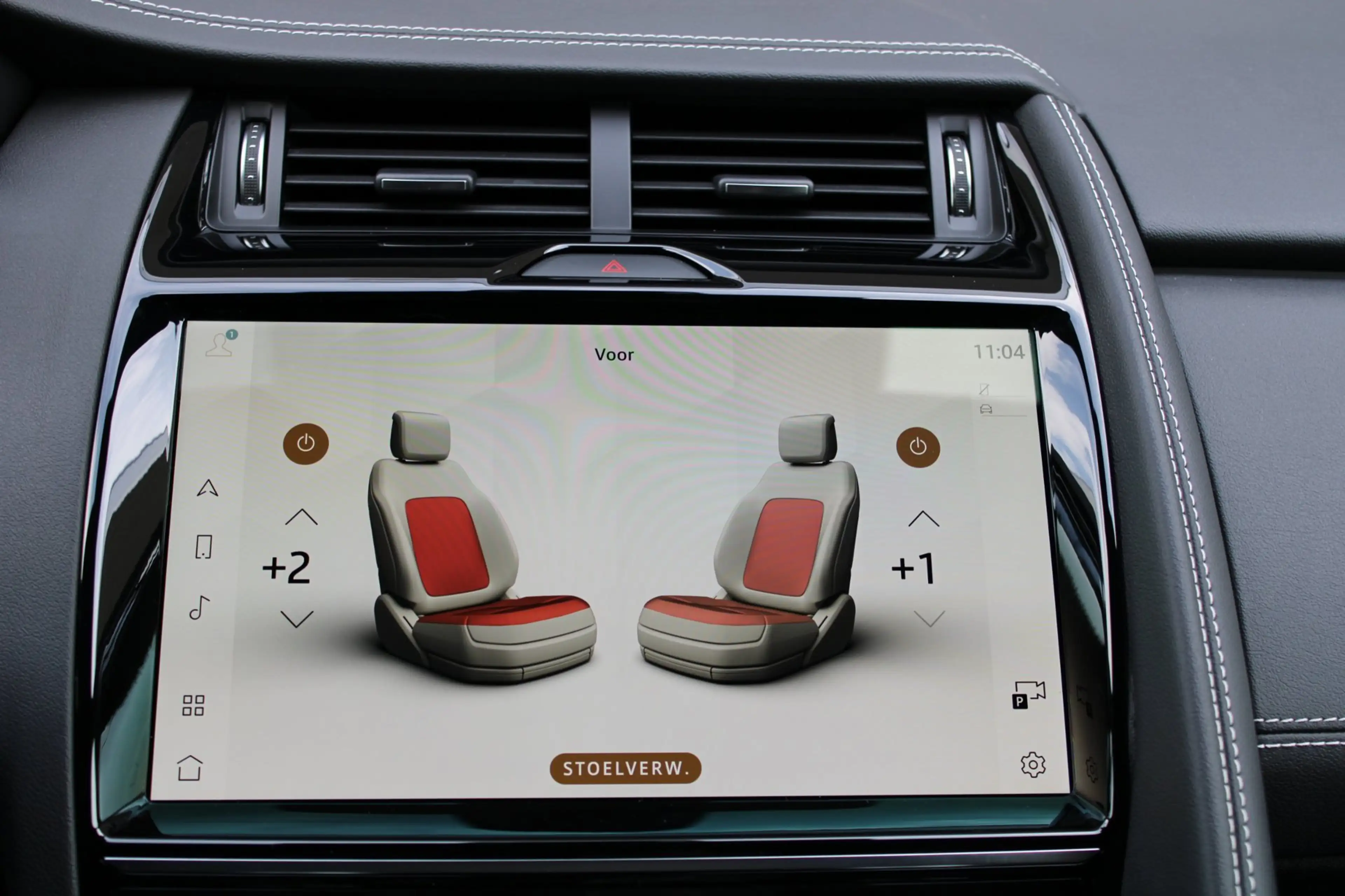 Jaguar E-Pace 1.5 P300e AWD R-Dynamic HSE | panoramadak | meridi — photo 14