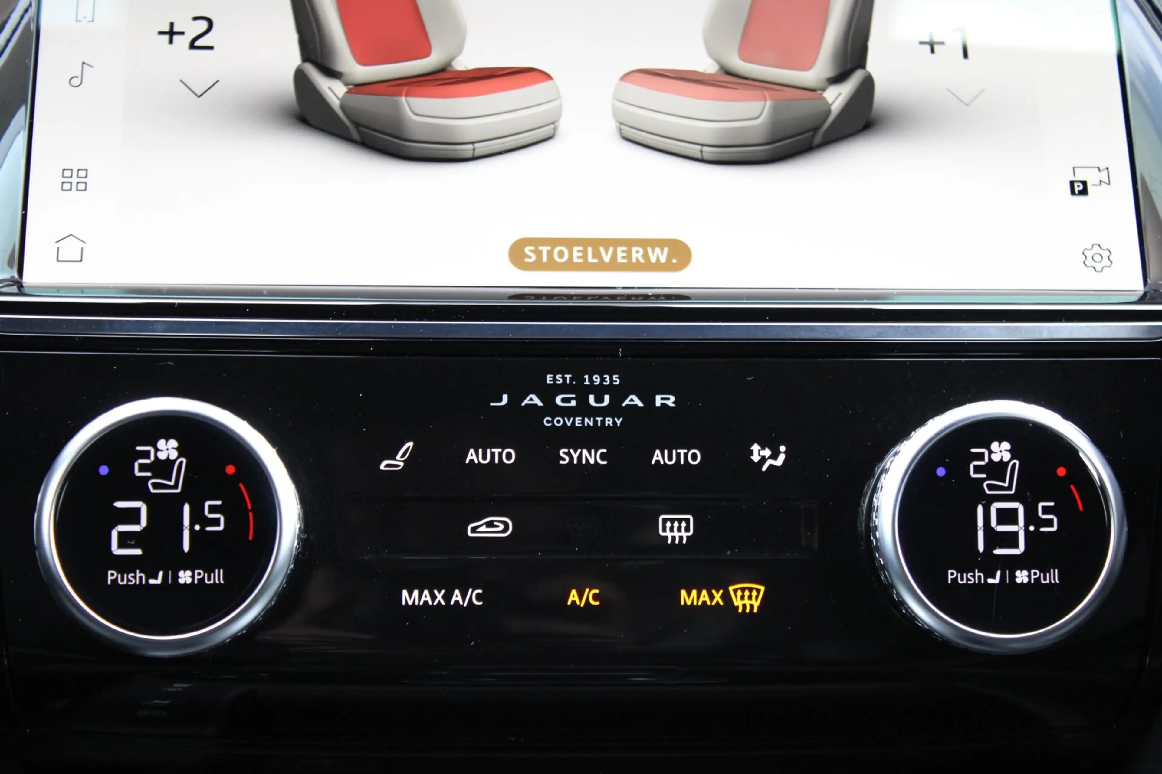 Jaguar E-Pace 1.5 P300e AWD R-Dynamic HSE | panoramadak | meridi — photo 7