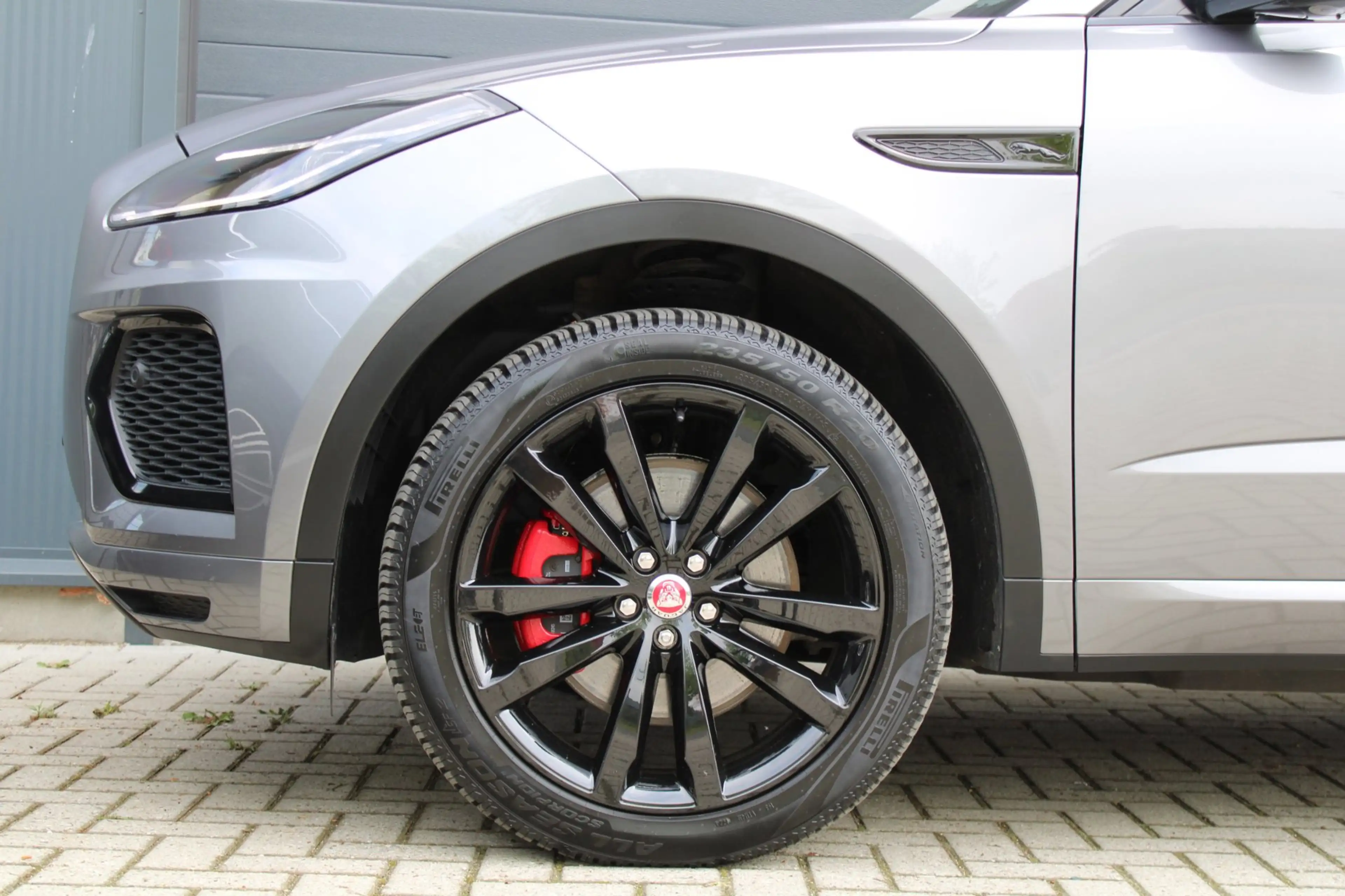 Jaguar E-Pace 1.5 P300e AWD R-Dynamic HSE | panoramadak | meridi — photo 31
