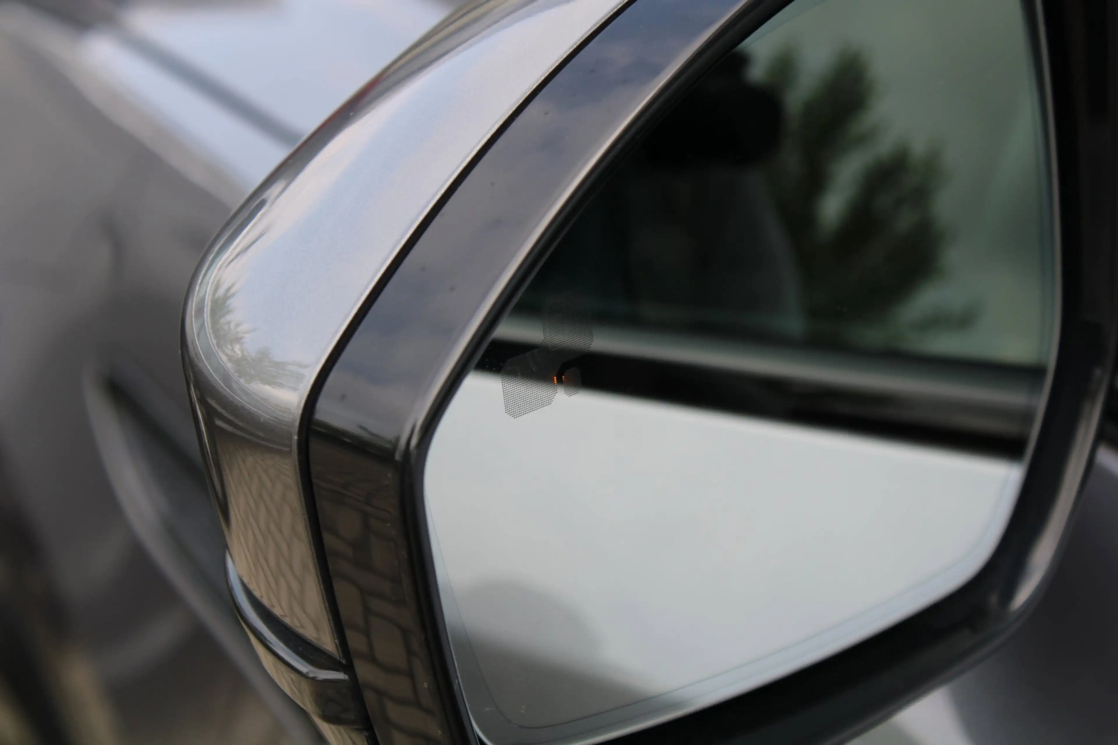 Jaguar E-Pace 1.5 P300e AWD R-Dynamic HSE | panoramadak | meridi — photo 35