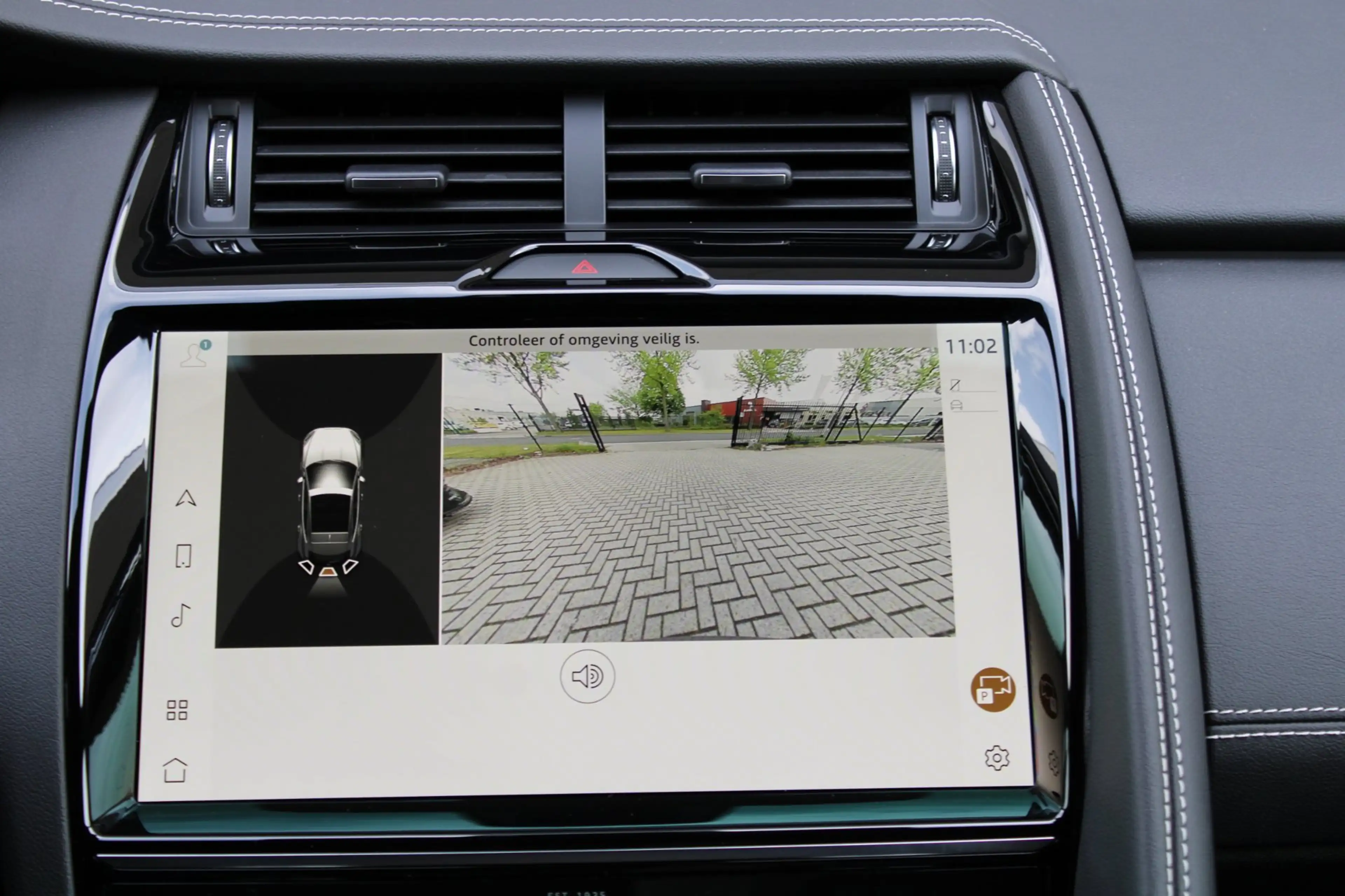 Jaguar E-Pace 1.5 P300e AWD R-Dynamic HSE | panoramadak | meridi — photo 6