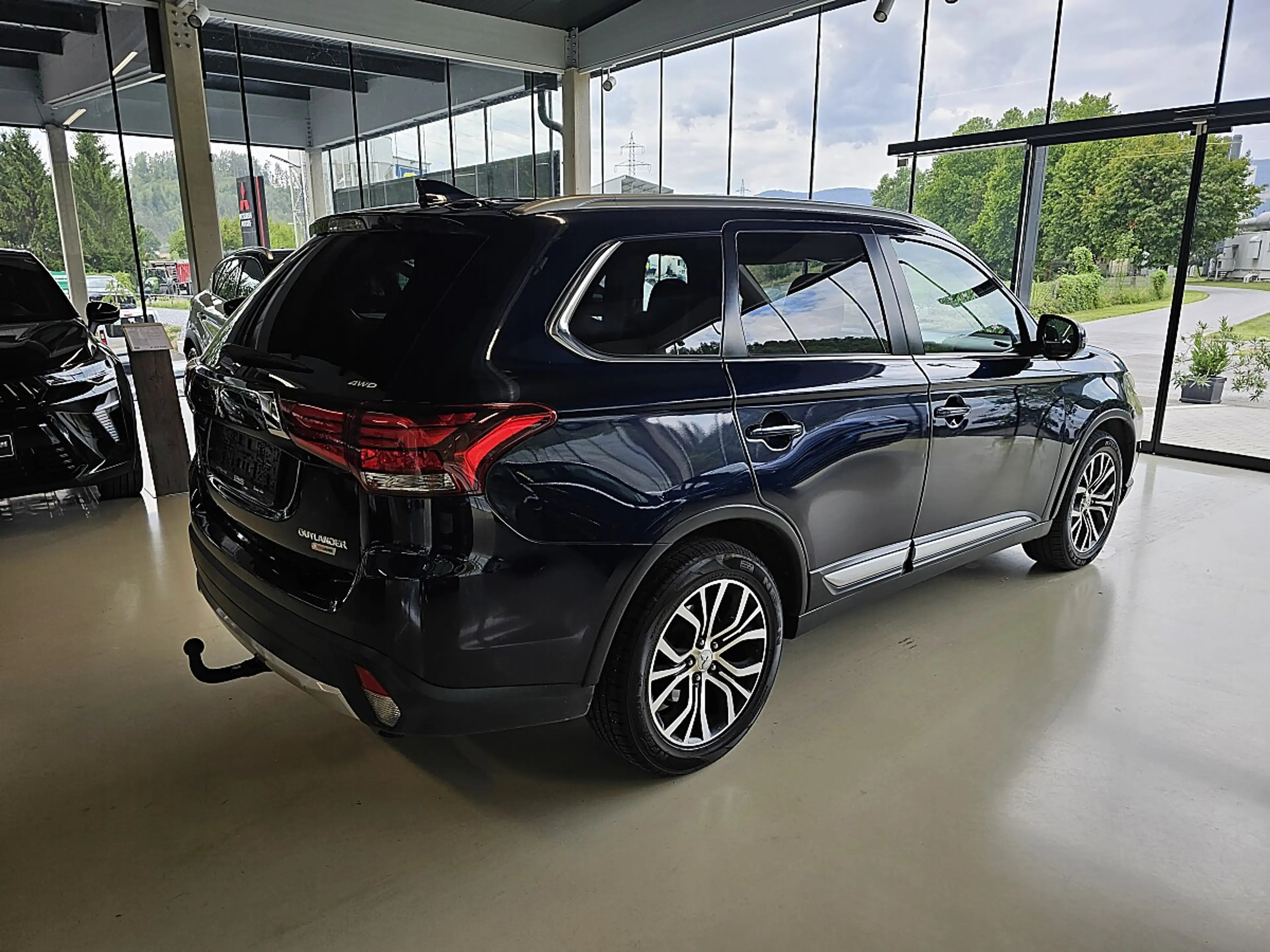 Mitsubishi Outlander 2,2 DI-D Intense+ Connect Aut. — photo 6