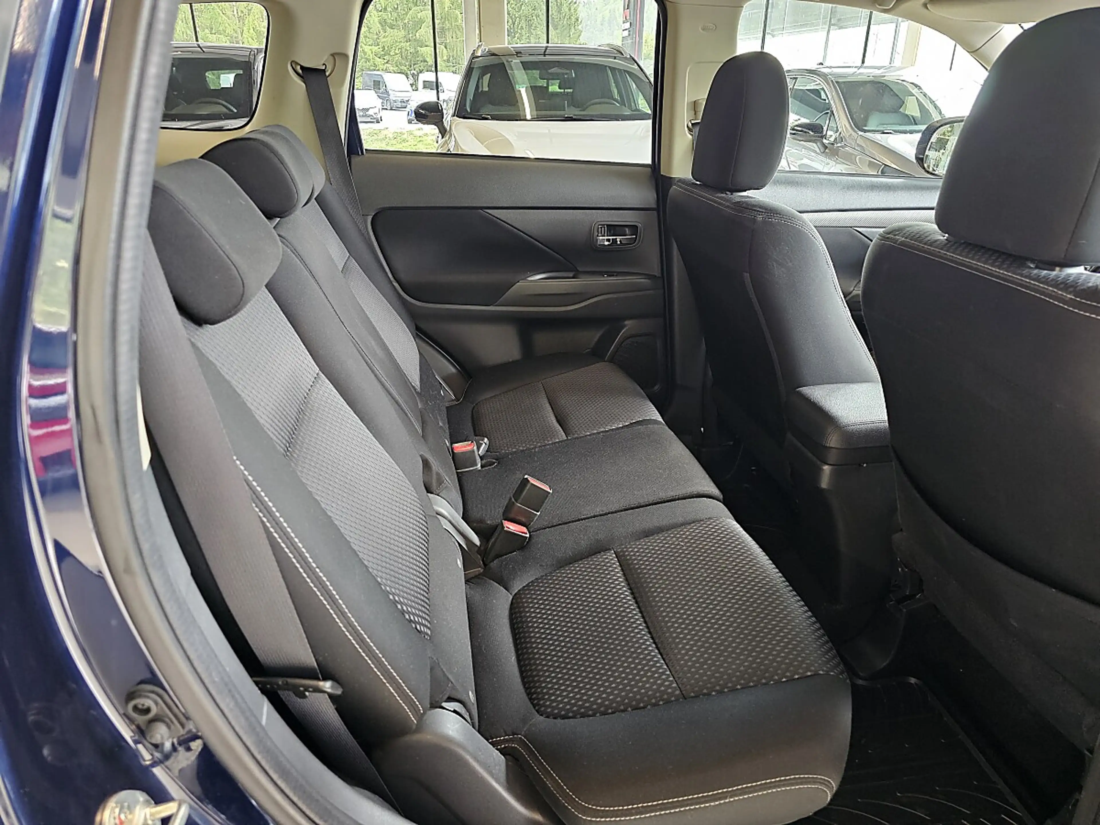Mitsubishi Outlander 2,2 DI-D Intense+ Connect Aut. — photo 13