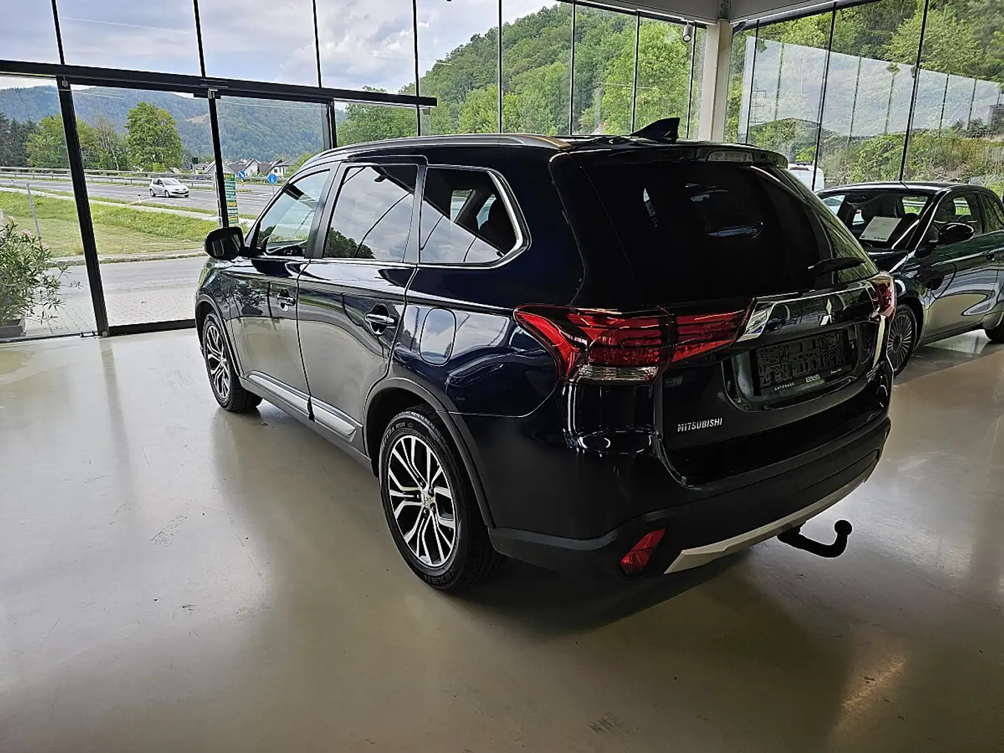 Mitsubishi Outlander 2,2 DI-D Intense+ Connect Aut. Blau - 2
