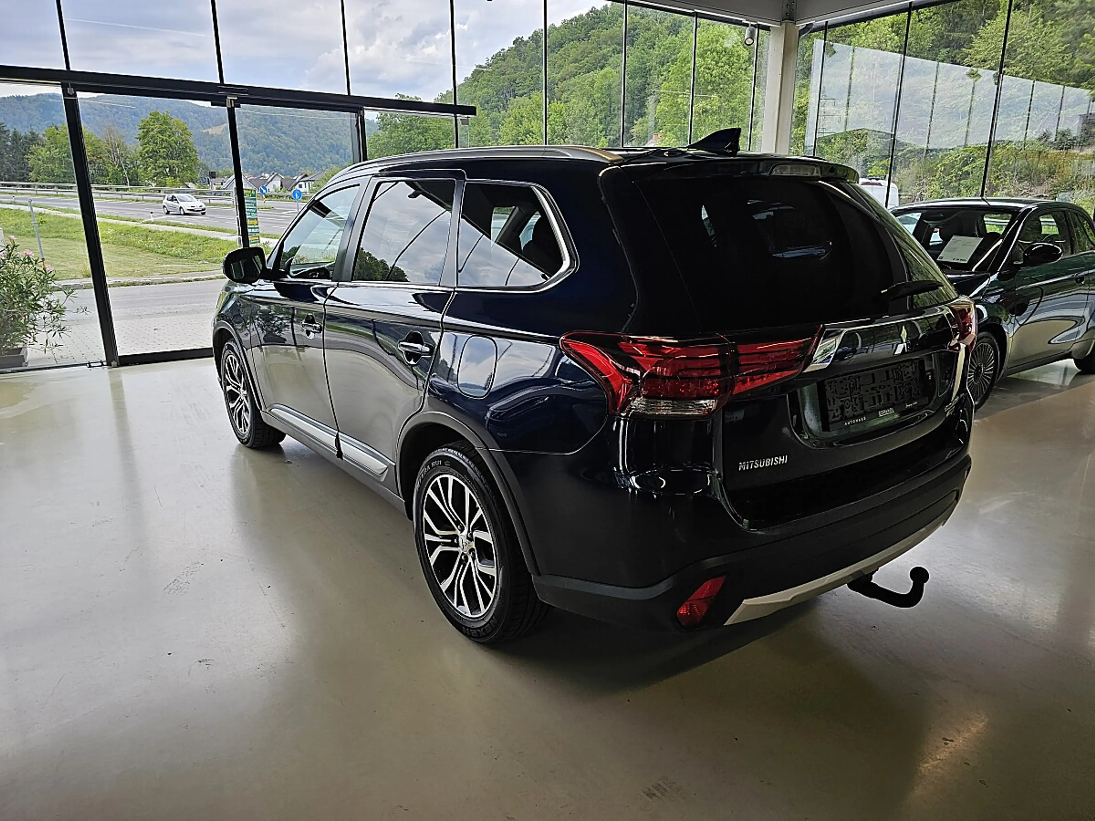 Mitsubishi Outlander 2,2 DI-D Intense+ Connect Aut. — photo 2