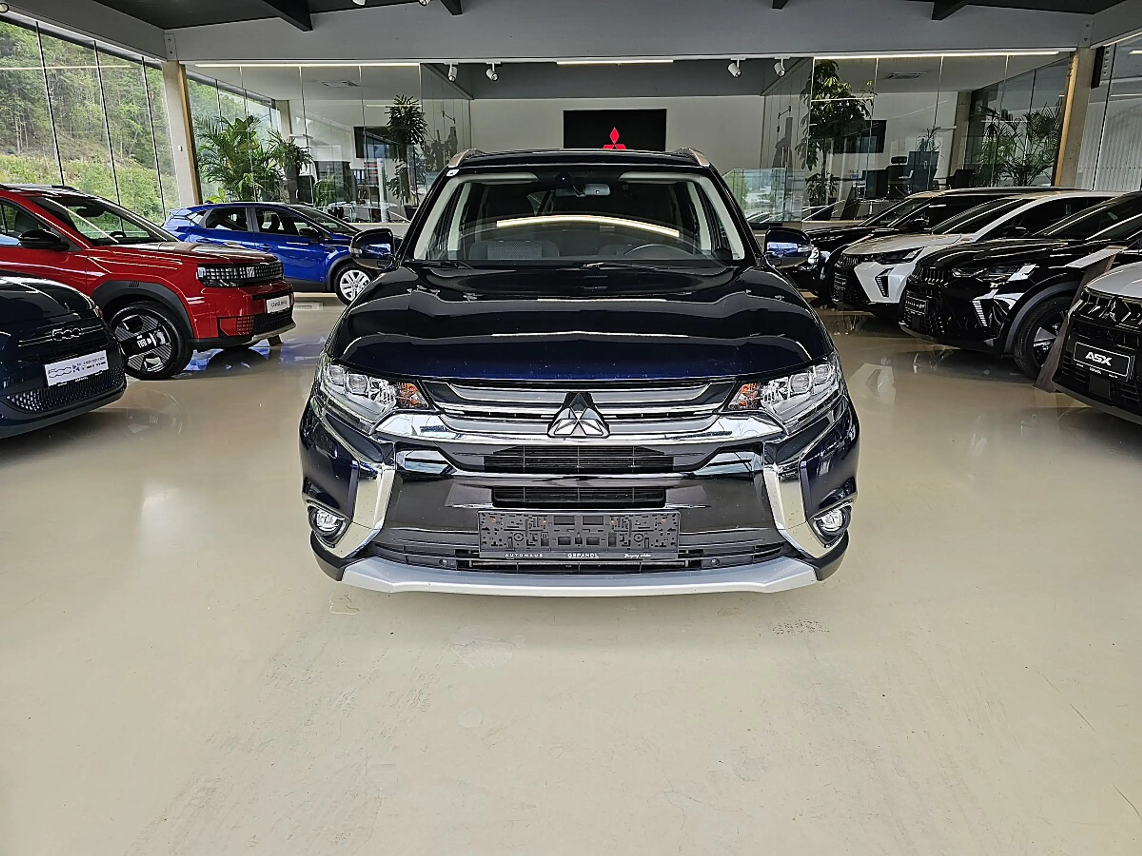 Mitsubishi Outlander 2,2 DI-D Intense+ Connect Aut. — photo 3
