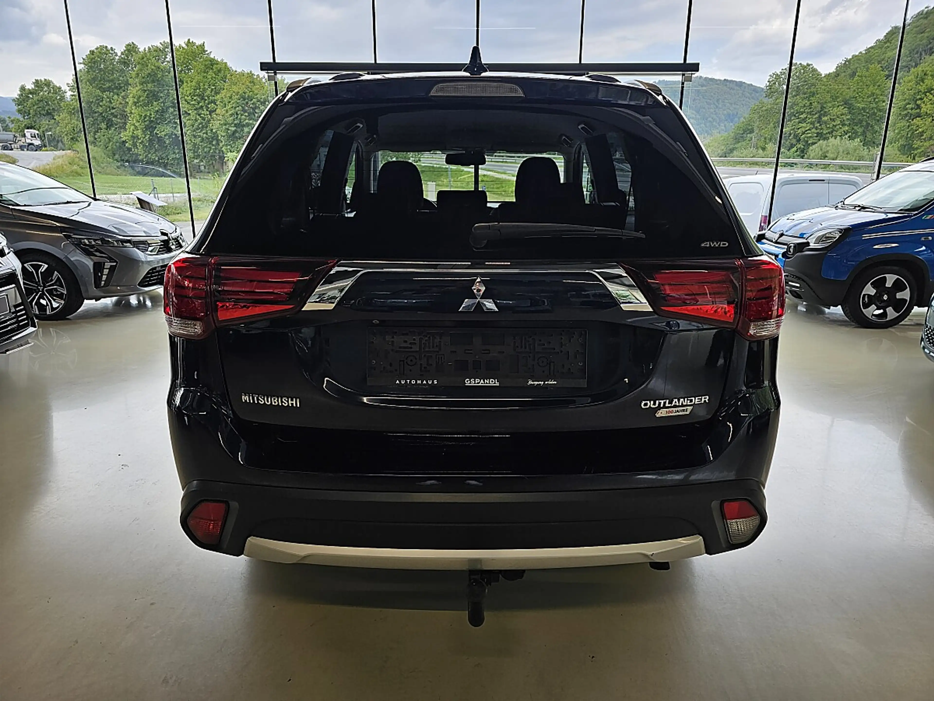 Mitsubishi Outlander 2,2 DI-D Intense+ Connect Aut. — photo 4