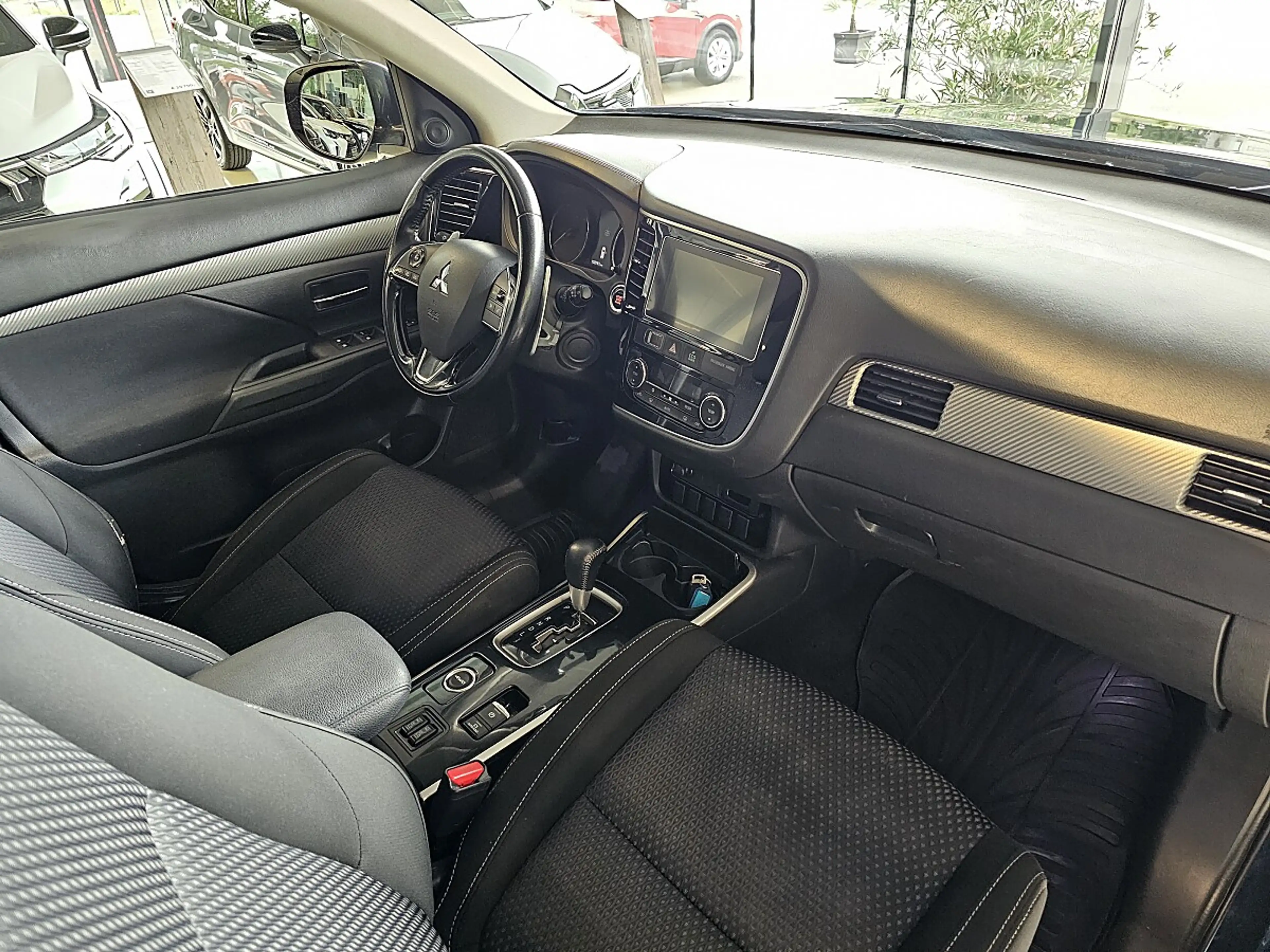 Mitsubishi Outlander 2,2 DI-D Intense+ Connect Aut. — photo 9