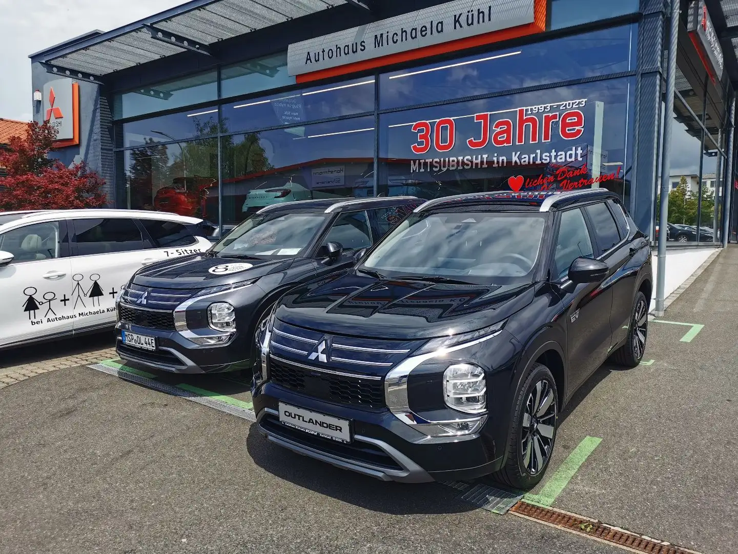 Mitsubishi Outlander 2.4L PHEV Intro - bis 8 Jahre Garantie Noir - 1