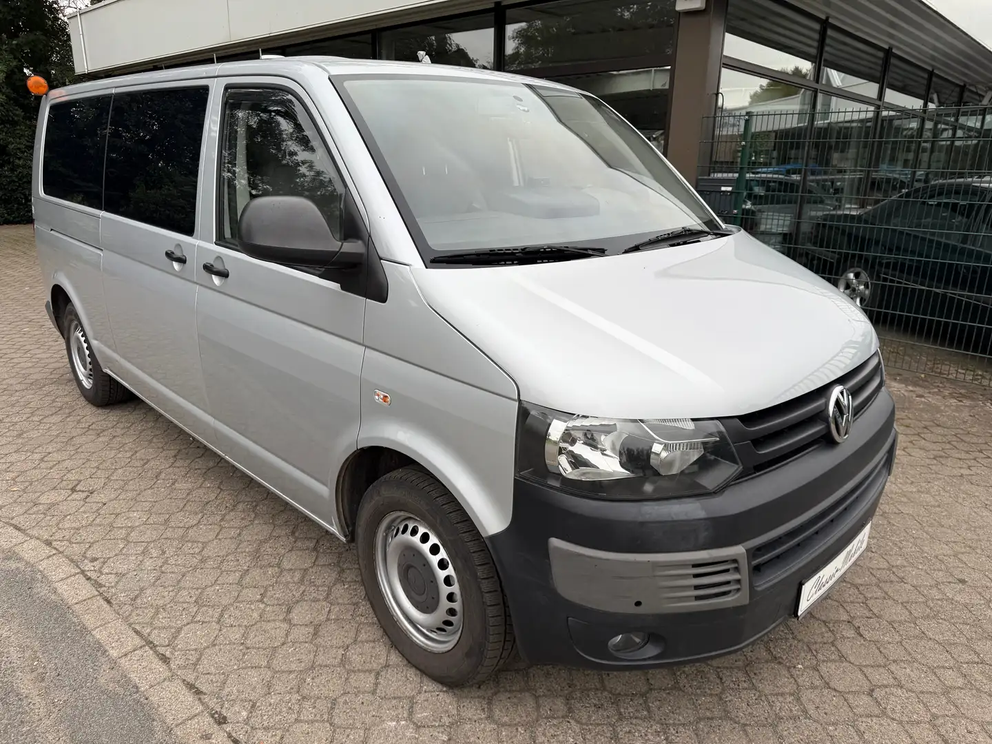 Volkswagen T5 Kombi Transporter Lang 2.0 TDI *DSG*1.Hand*Scheckheft* Silber - 1