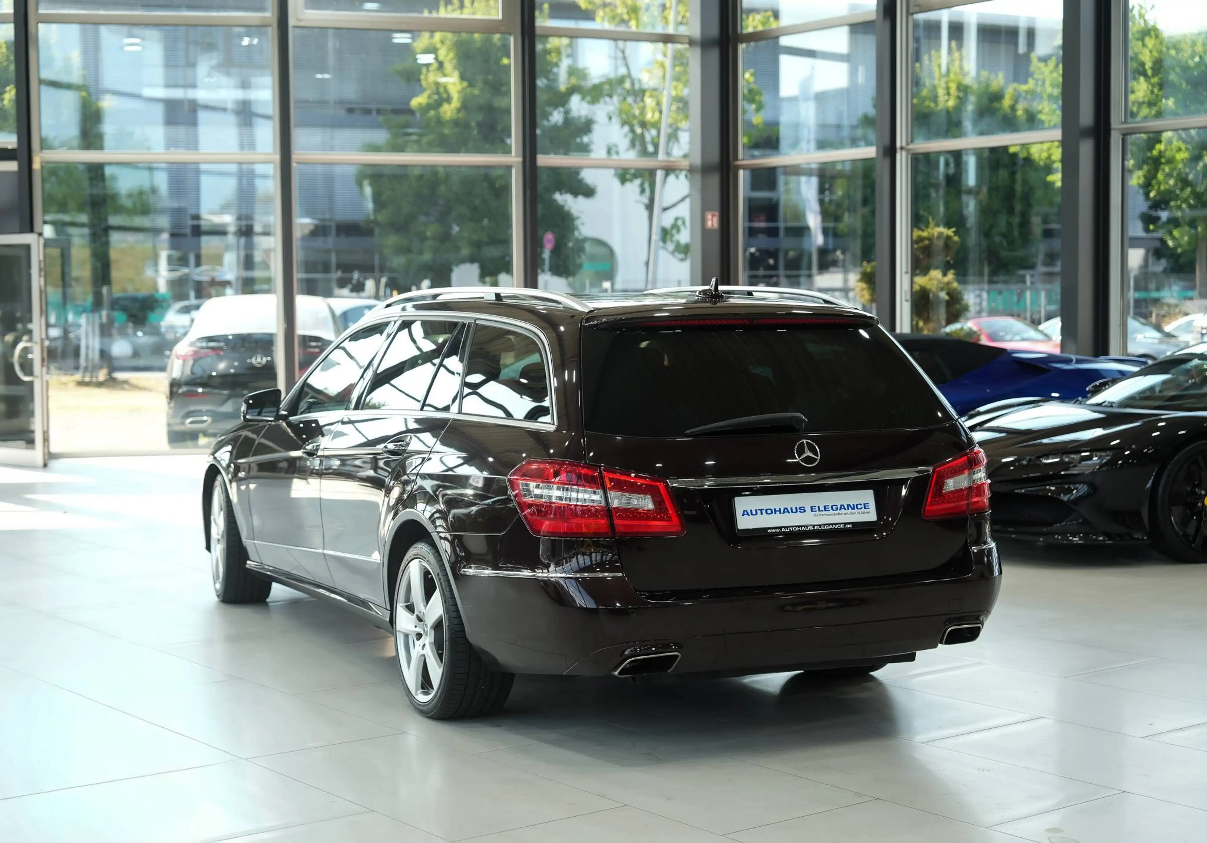 Mercedes-Benz E 250 T-Modell BlueEfficiency*SPORT-PAKET*LUFT.F — photo 3