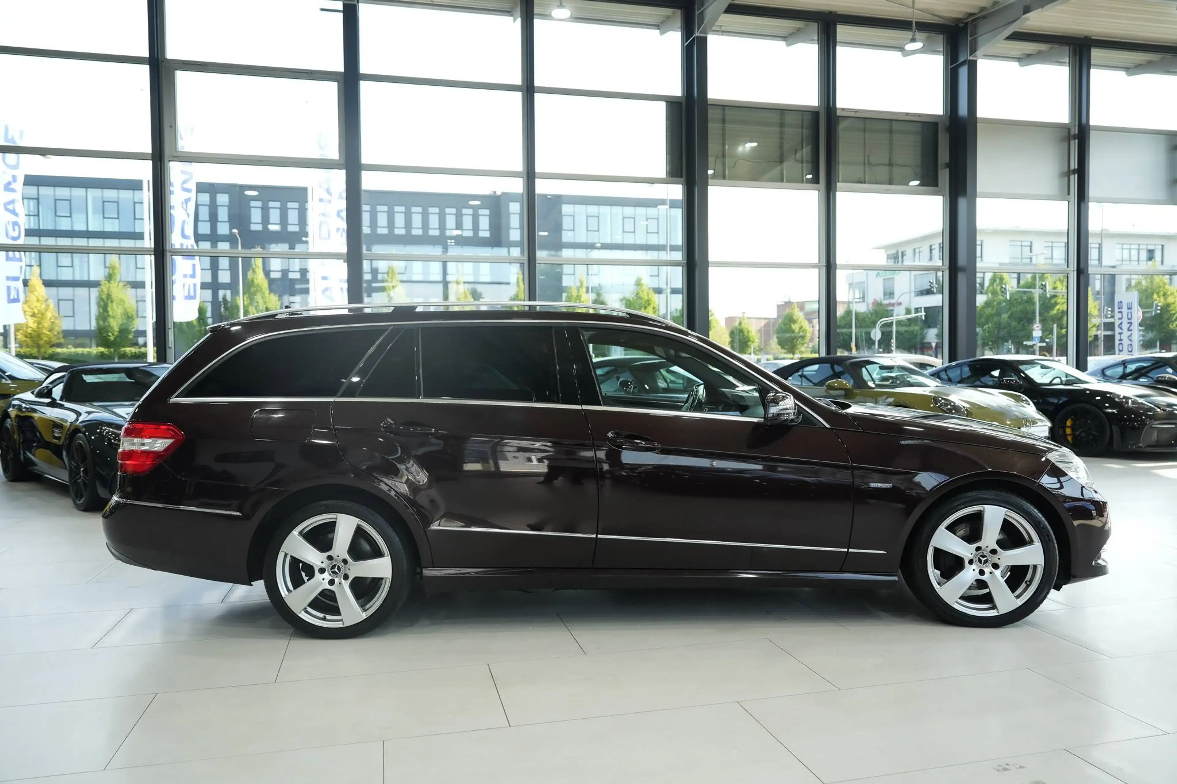 Mercedes-Benz E 250 T-Modell BlueEfficiency*SPORT-PAKET*LUFT.F — photo 6