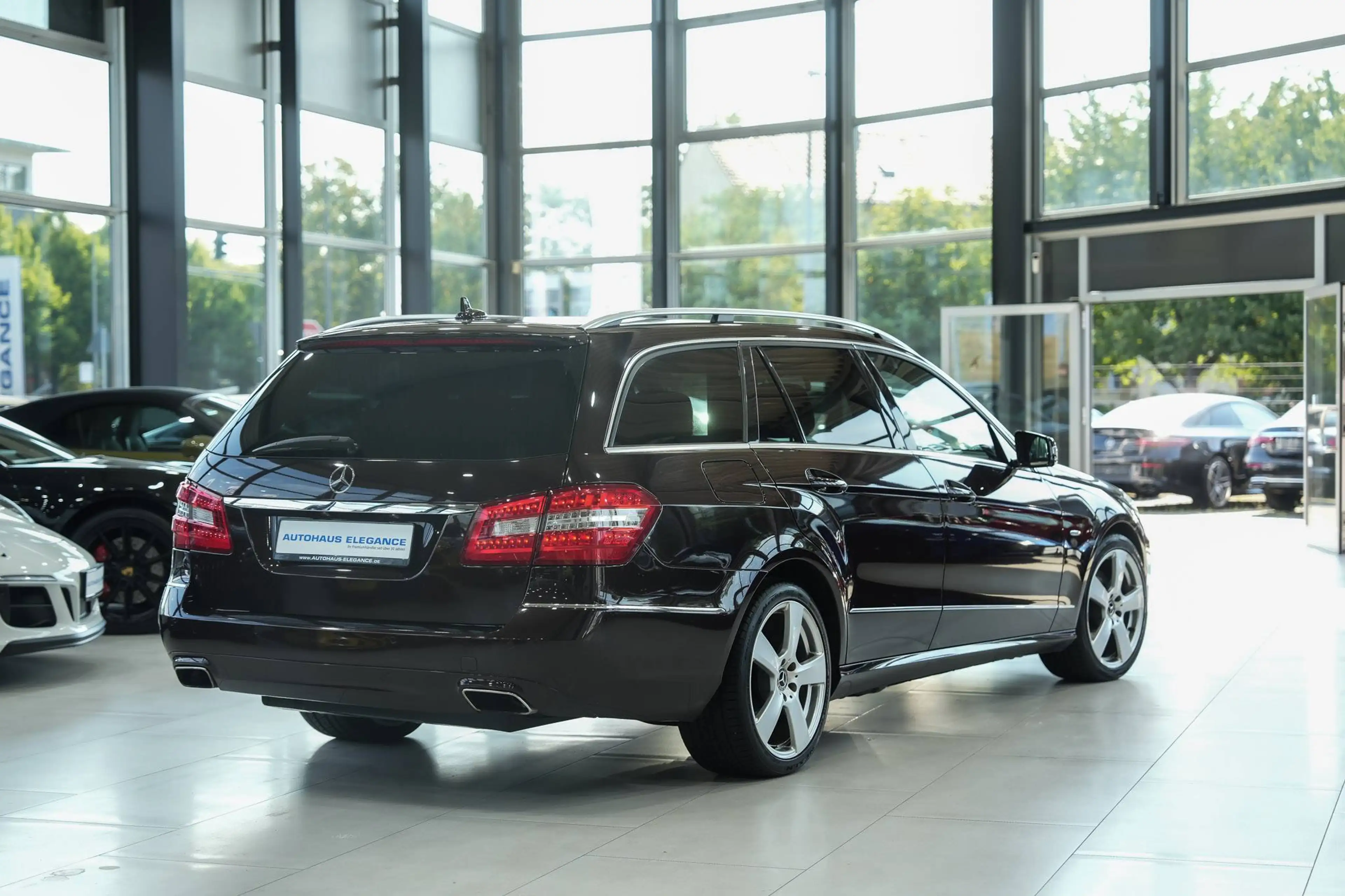 Mercedes-Benz E 250 T-Modell BlueEfficiency*SPORT-PAKET*LUFT.F — photo 2