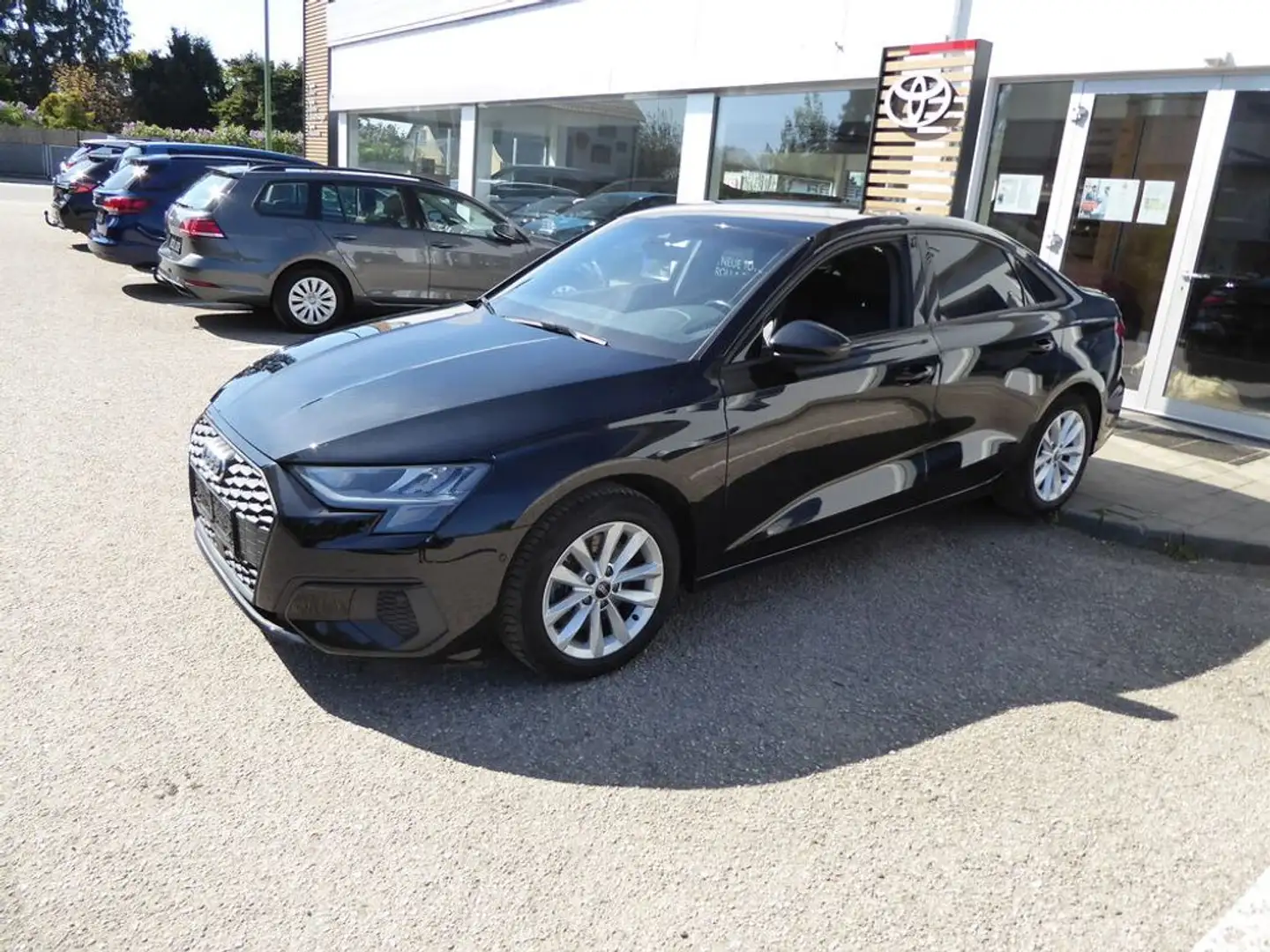 Audi A3 Sedan 30 TFSI *LED*LEDER*VIRTUAL* Zwart - 2