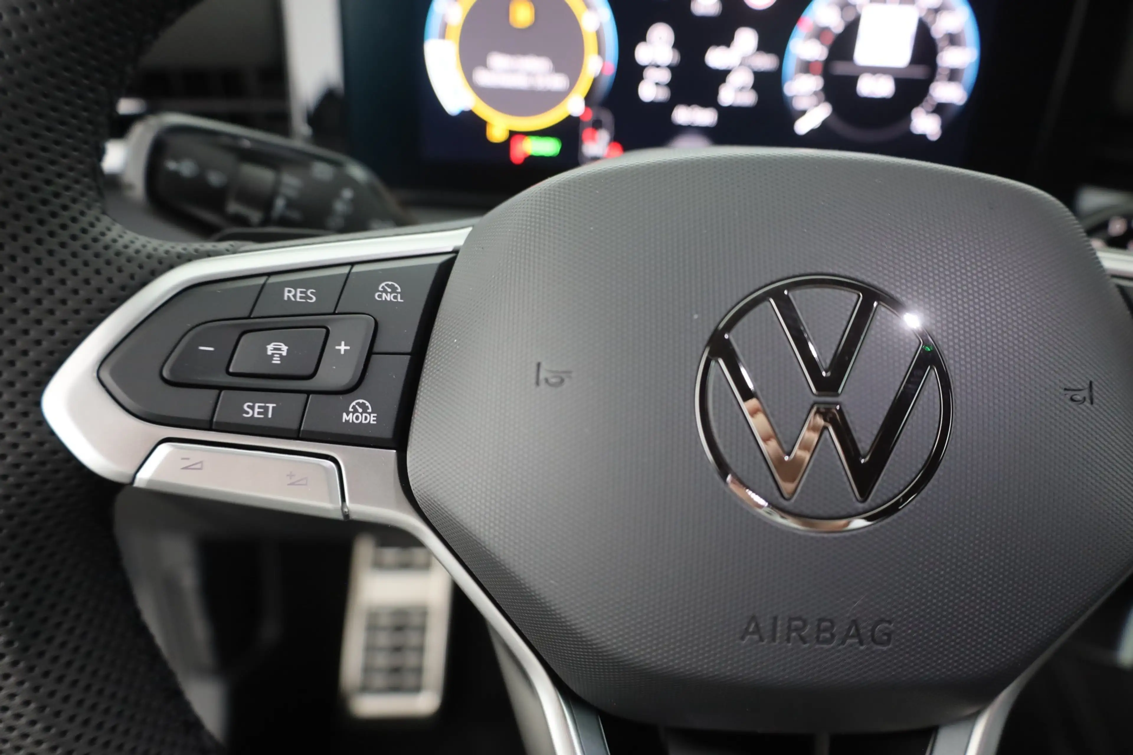 Volkswagen T-Roc R-Line 1.5 eTSI DSG n.Modell LED ACC AHK — photo 14