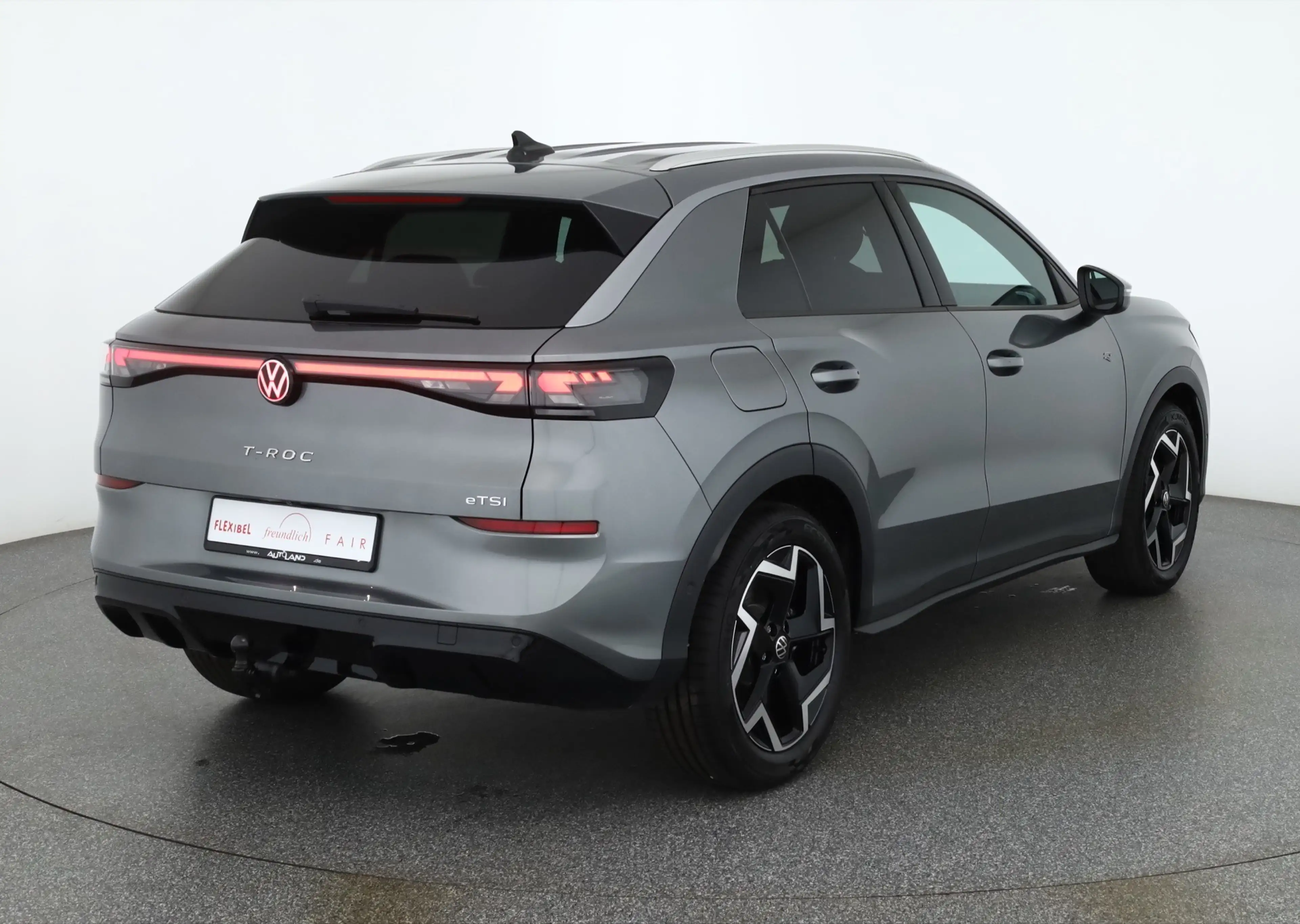 Volkswagen T-Roc R-Line 1.5 eTSI DSG n.Modell LED ACC AHK — photo 5
