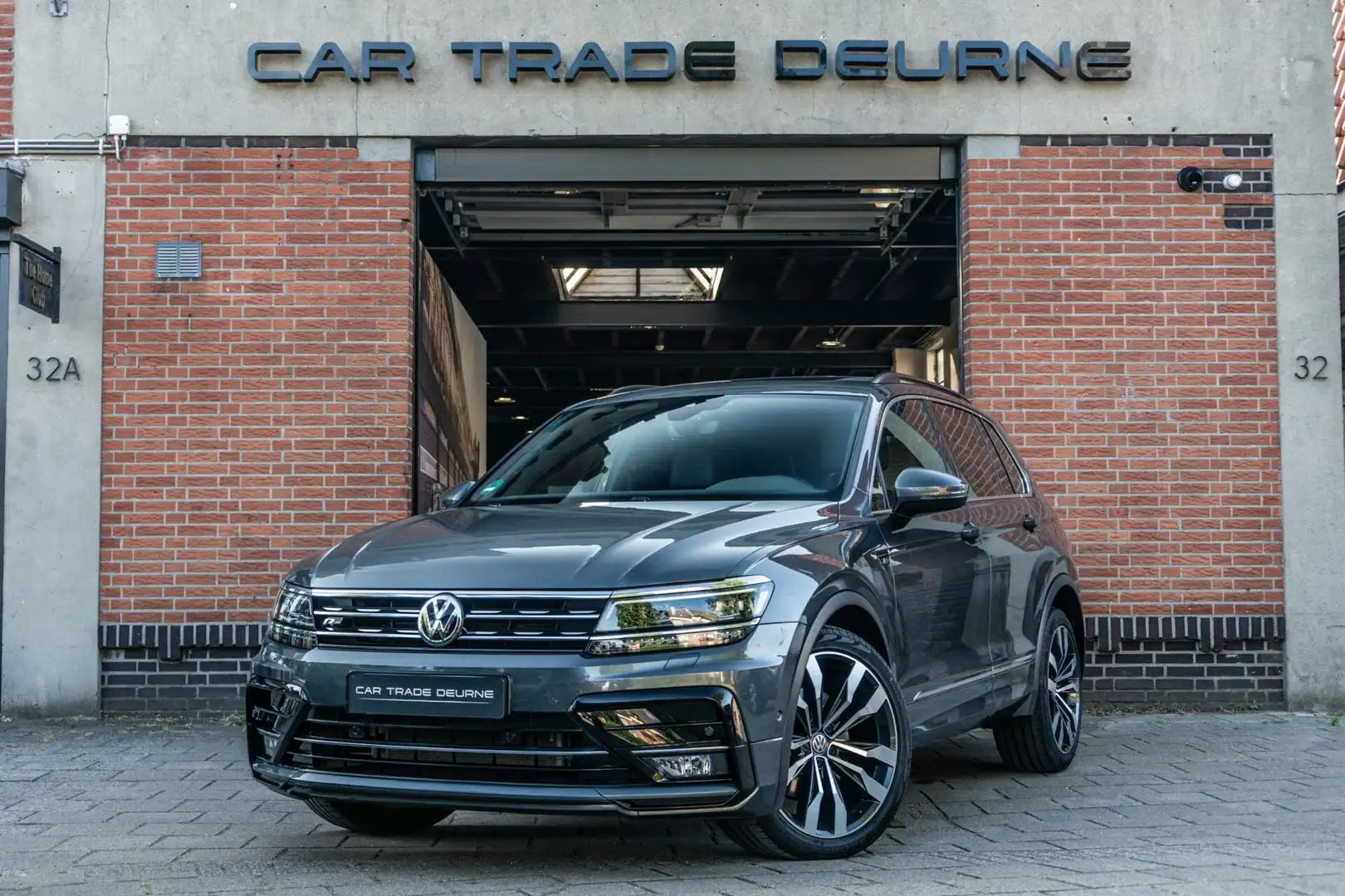 Volkswagen Tiguan 2.0 TSI 4Motion R-Line Pano / Trekhaak / Camera Gris - 1