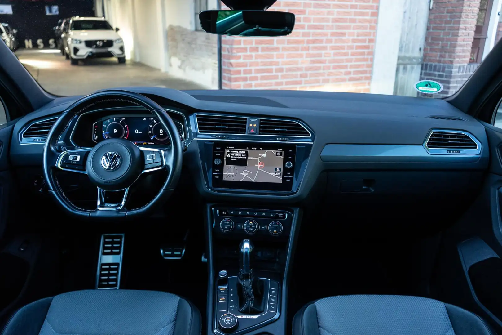 Volkswagen Tiguan 2.0 TSI 4Motion R-Line Pano / Trekhaak / Camera Gris - 2