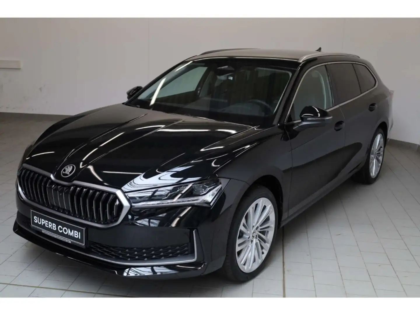 Skoda Superb Combi 1.5 TSI mHEV Selection Czarny - 2