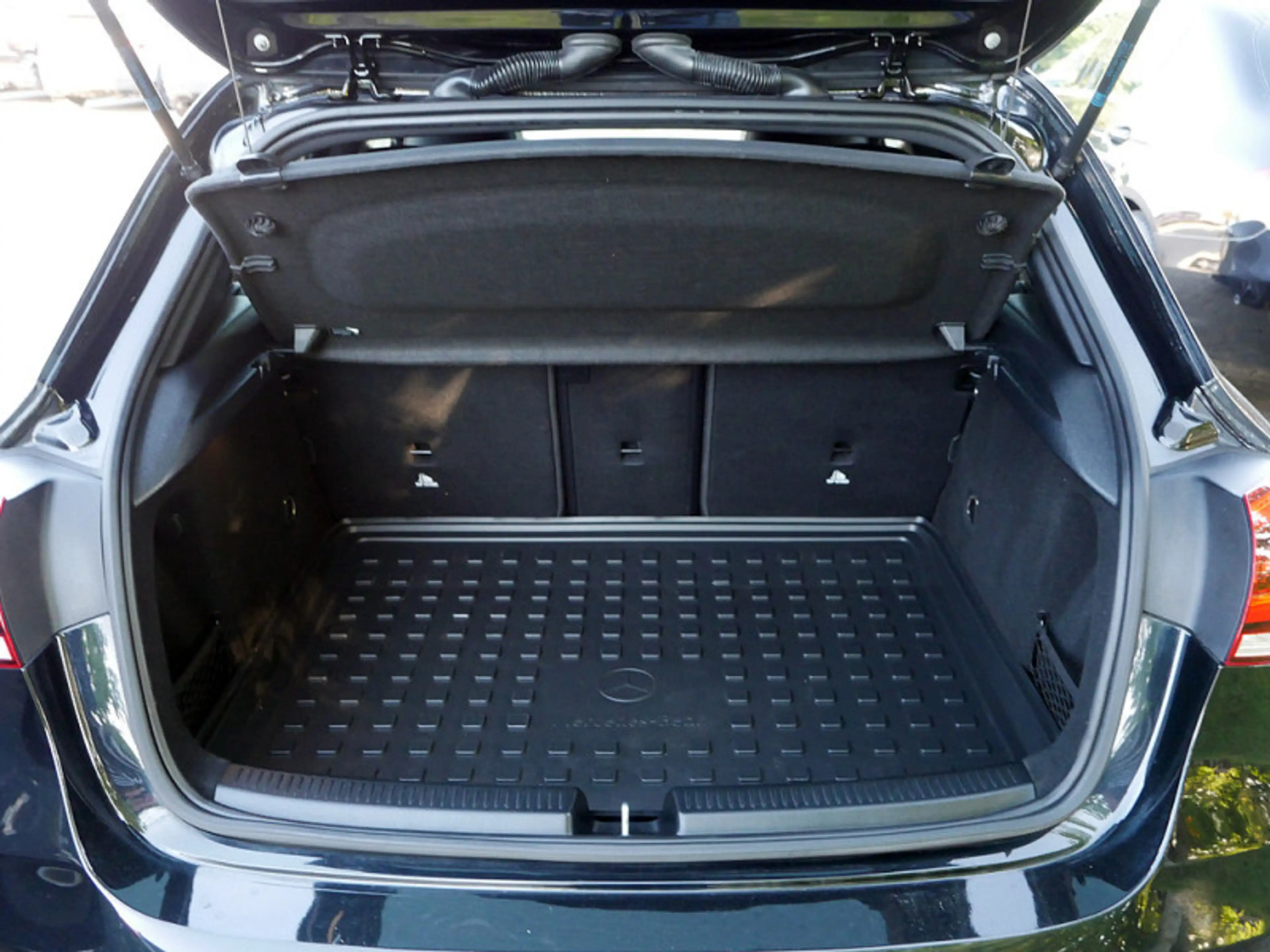 Mercedes-Benz A 250 4M AMG BURM NIGHT PREMIUM MULTI DISTR PANO — photo 11