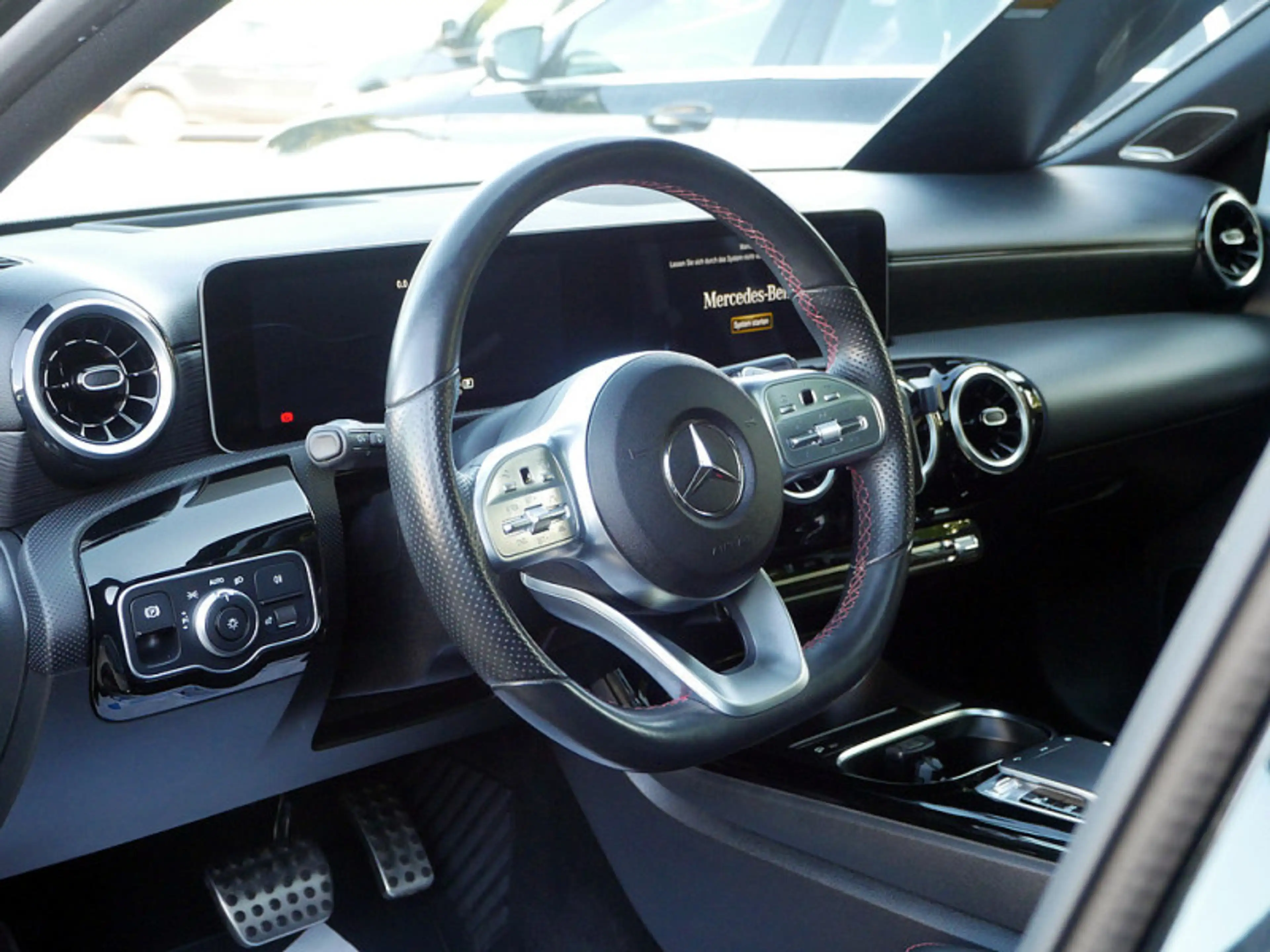 Mercedes-Benz A 250 4M AMG BURM NIGHT PREMIUM MULTI DISTR PANO — photo 12