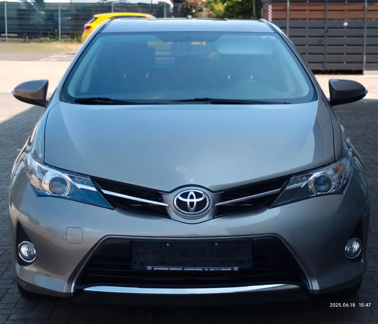Toyota Auris Edition Brown - 2