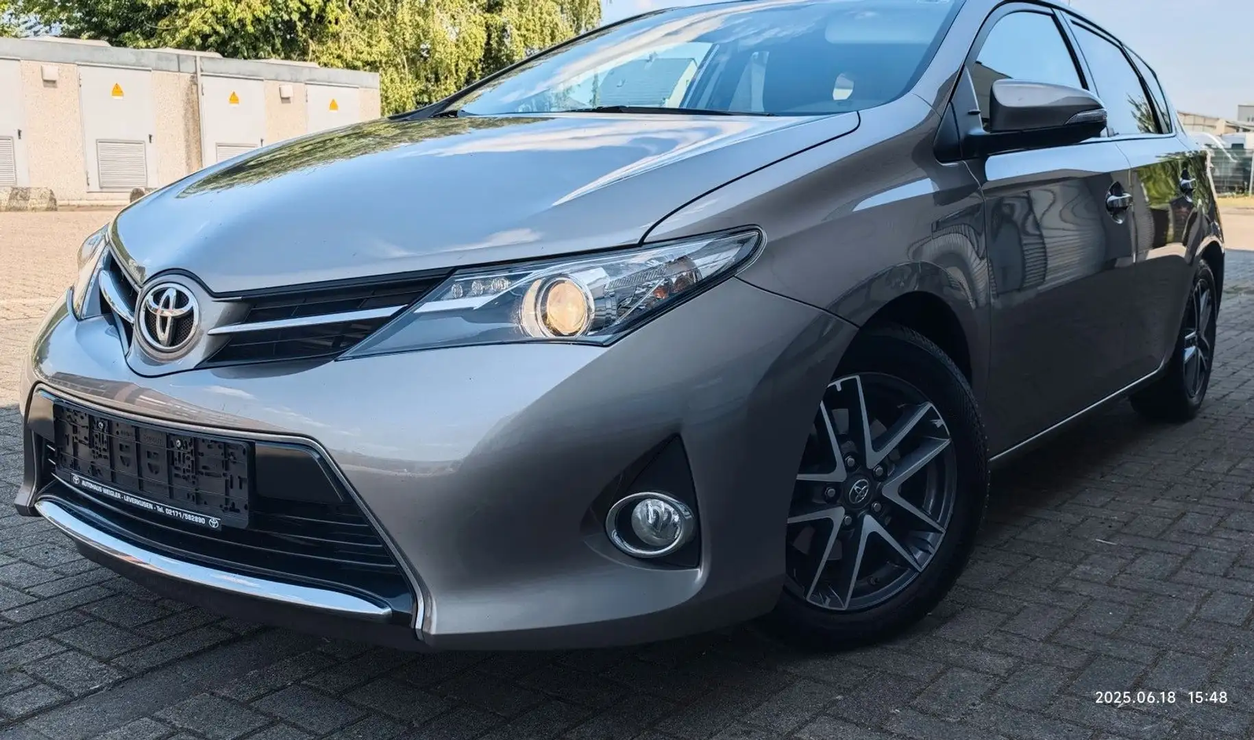 Toyota Auris Edition Brown - 1