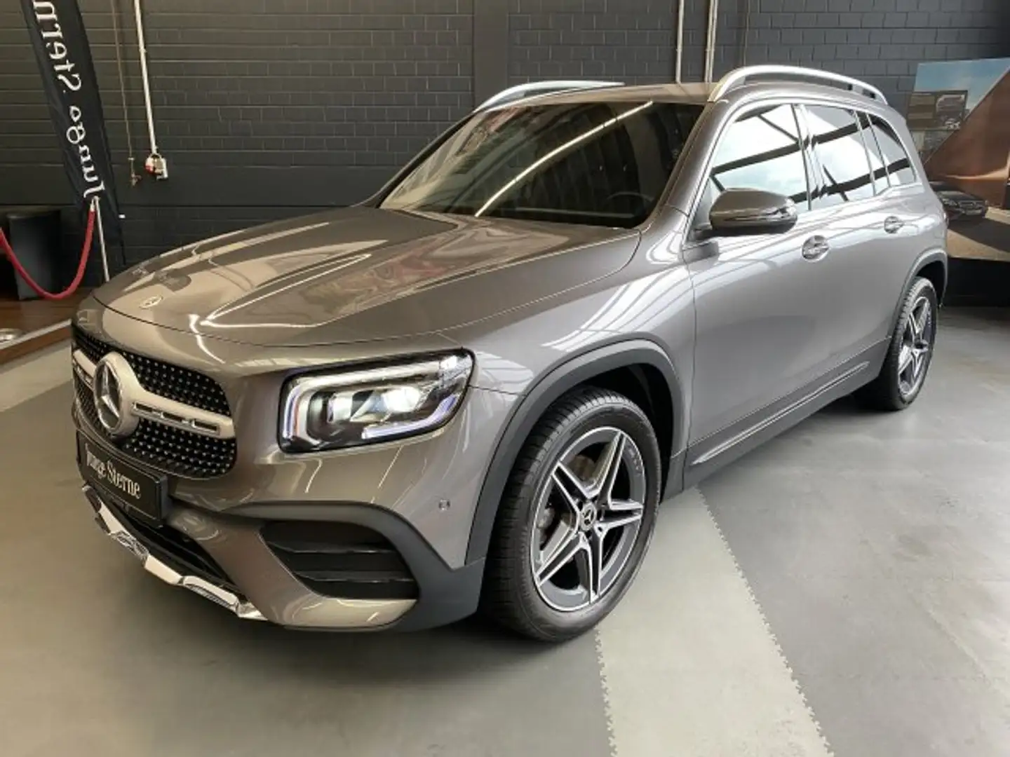 Mercedes-Benz GLB 200 GLB 200 AMG LED MBUX Sitzh. Parkpilot Ambiente Grijs - 2