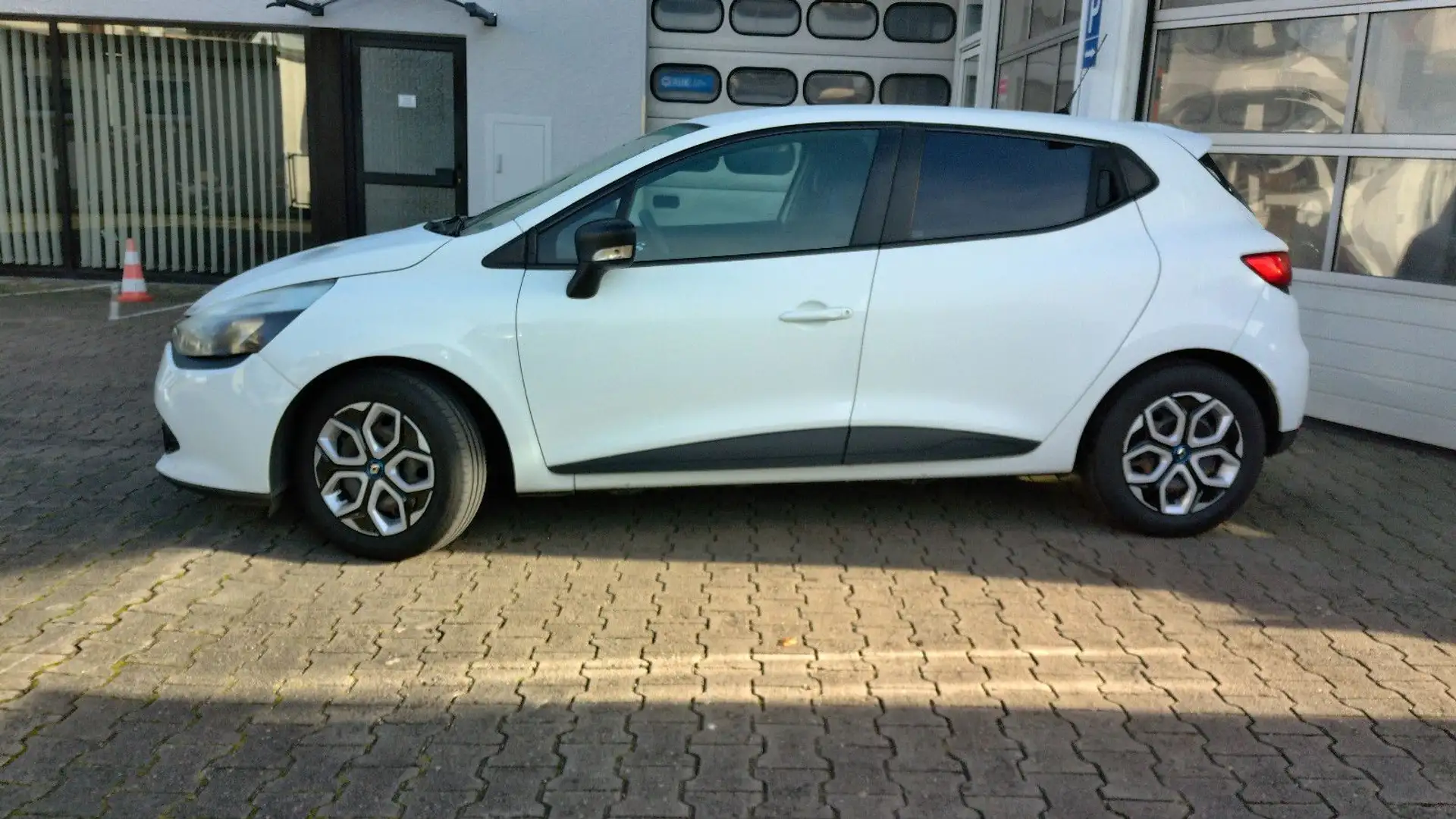 Renault Clio Expression 1.2 16V - PDC - Klima - Weiß - 2