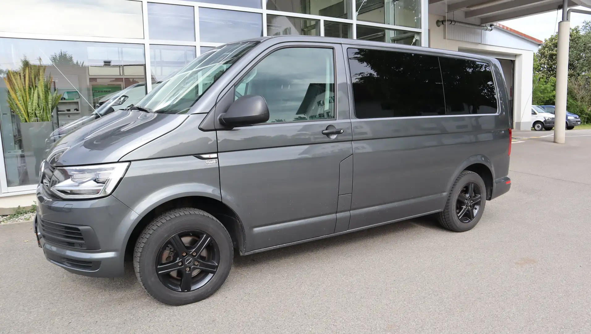 Volkswagen T6 Multivan "Blue&Cool" DSG AHK NAVI Climatronic Gris - 2
