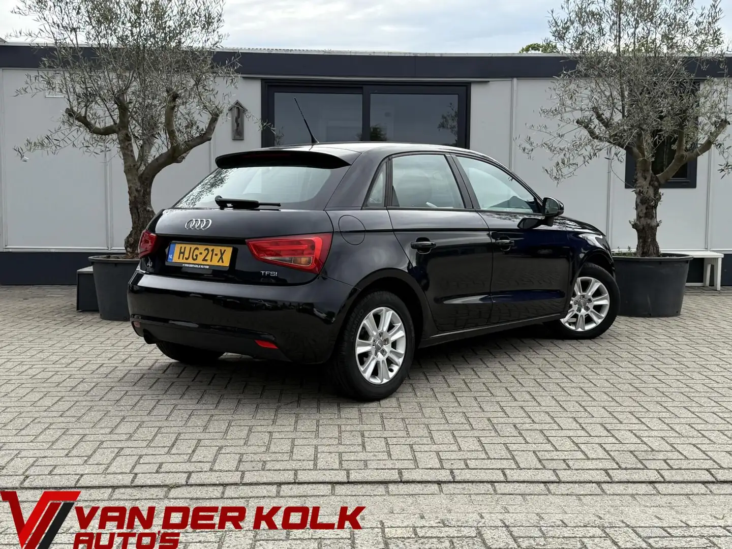 Audi A1 Sportback 1.2 TFSI Attraction 5 Deurs Airco Lichtm Czarny - 2