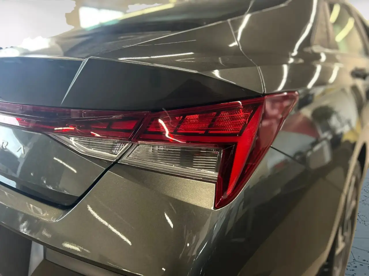 Hyundai ELANTRA снимка Hyundai ELANTRA