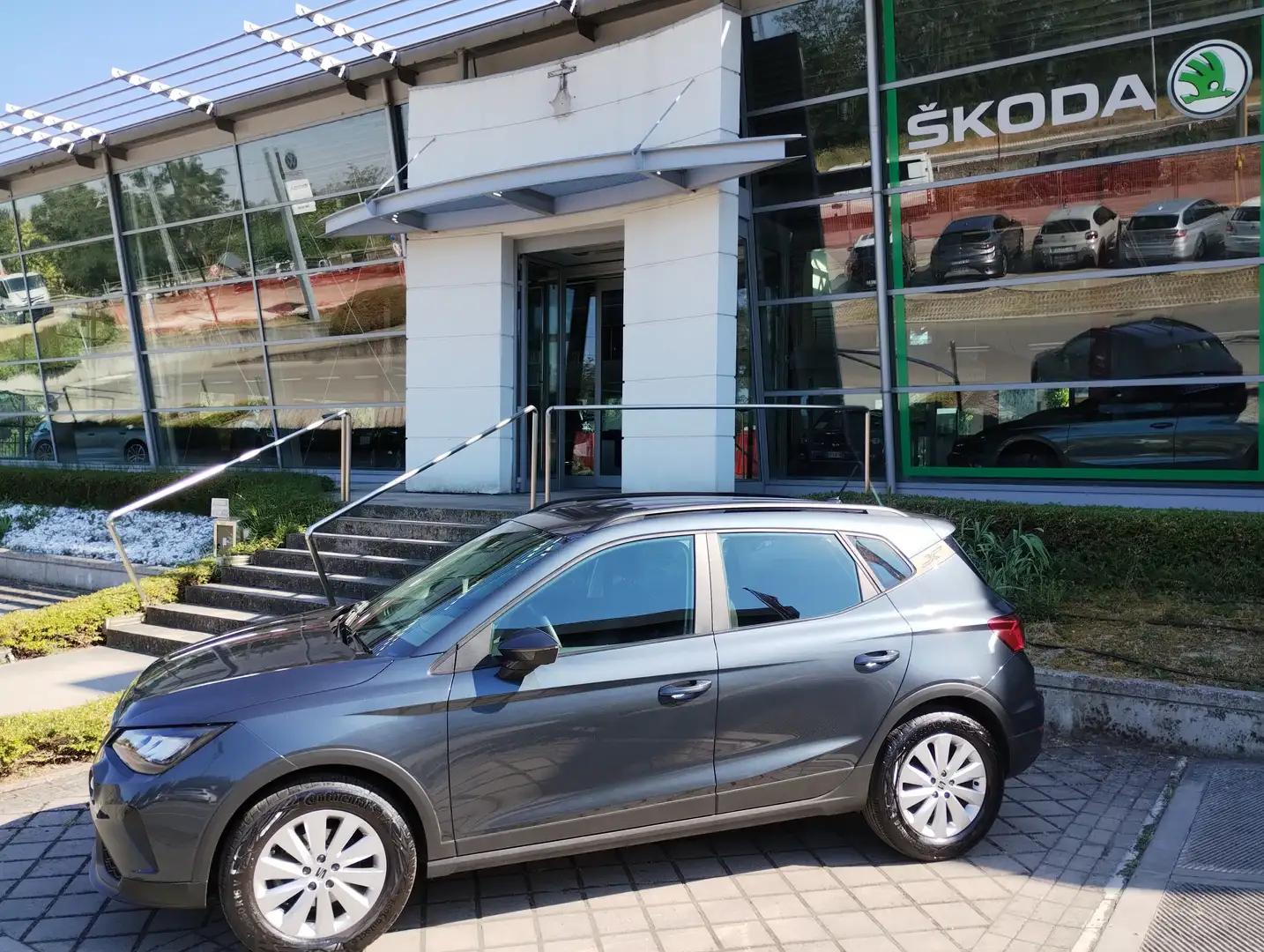 SEAT Arona Arona 2022 1.0 ecotsi Style 95cv Gris - 1