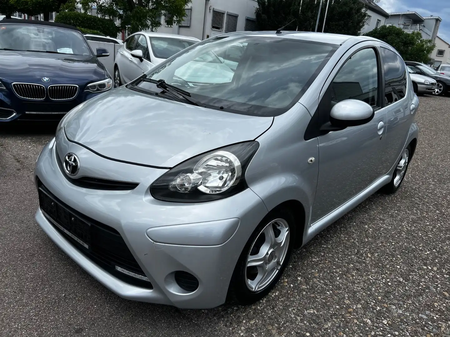 Toyota Aygo AYGO Cool Plateado - 1