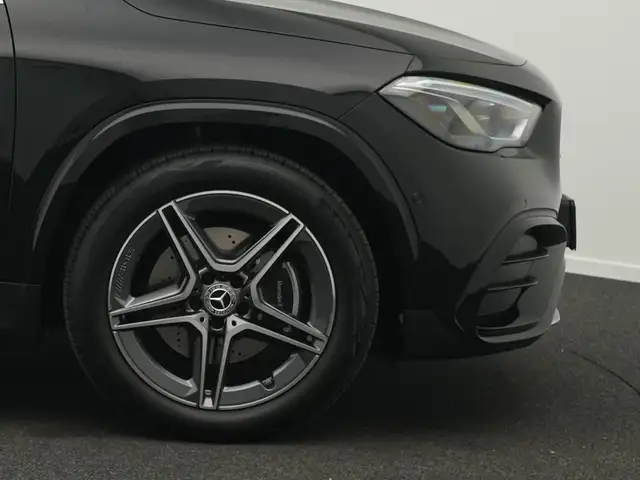 Mercedes-Benz GLA view 8