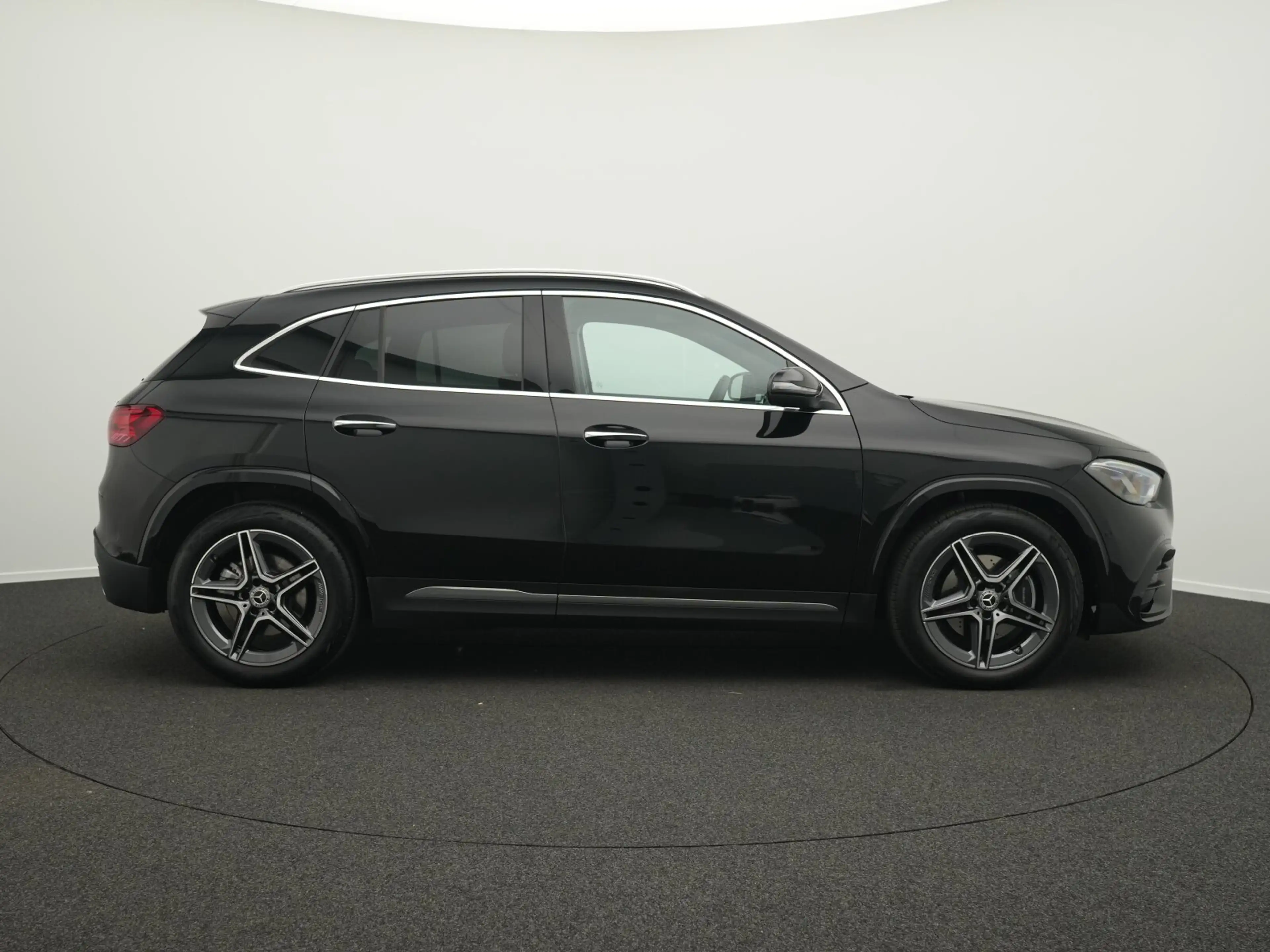 Mercedes-Benz GLA 220 GLA 220 4MATIC Multi+Pano+AHK+Handsfree AMG Line — photo 5