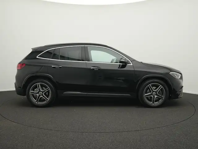 Mercedes-Benz GLA view 5