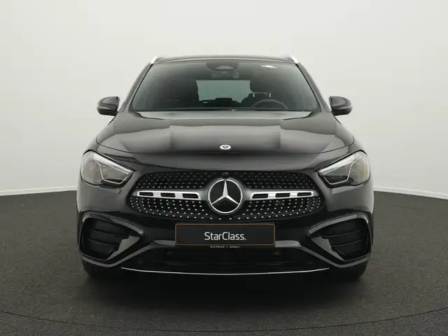 Mercedes-Benz GLA view 2
